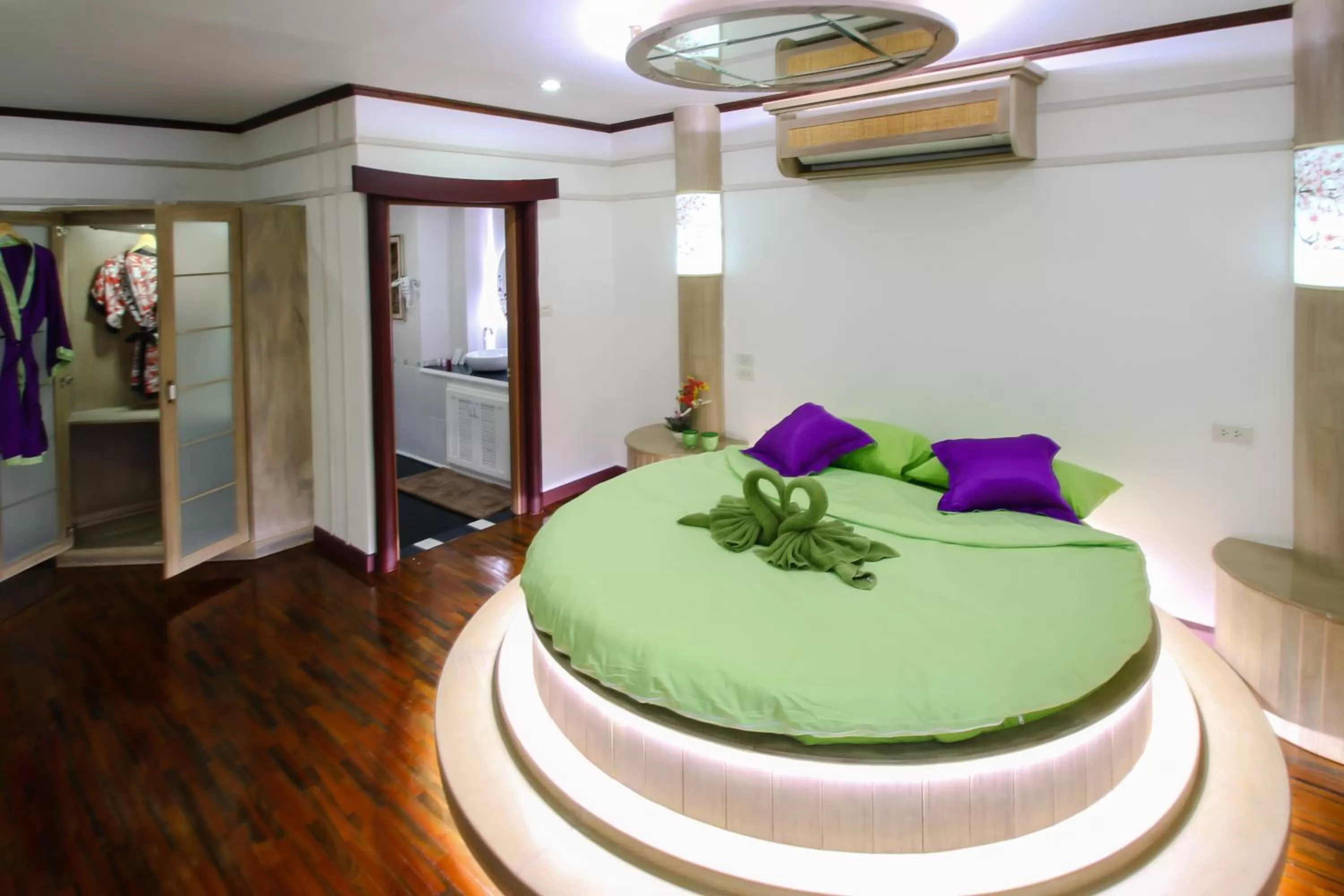 Photo of the whole room, Bed in Olivier Boutique