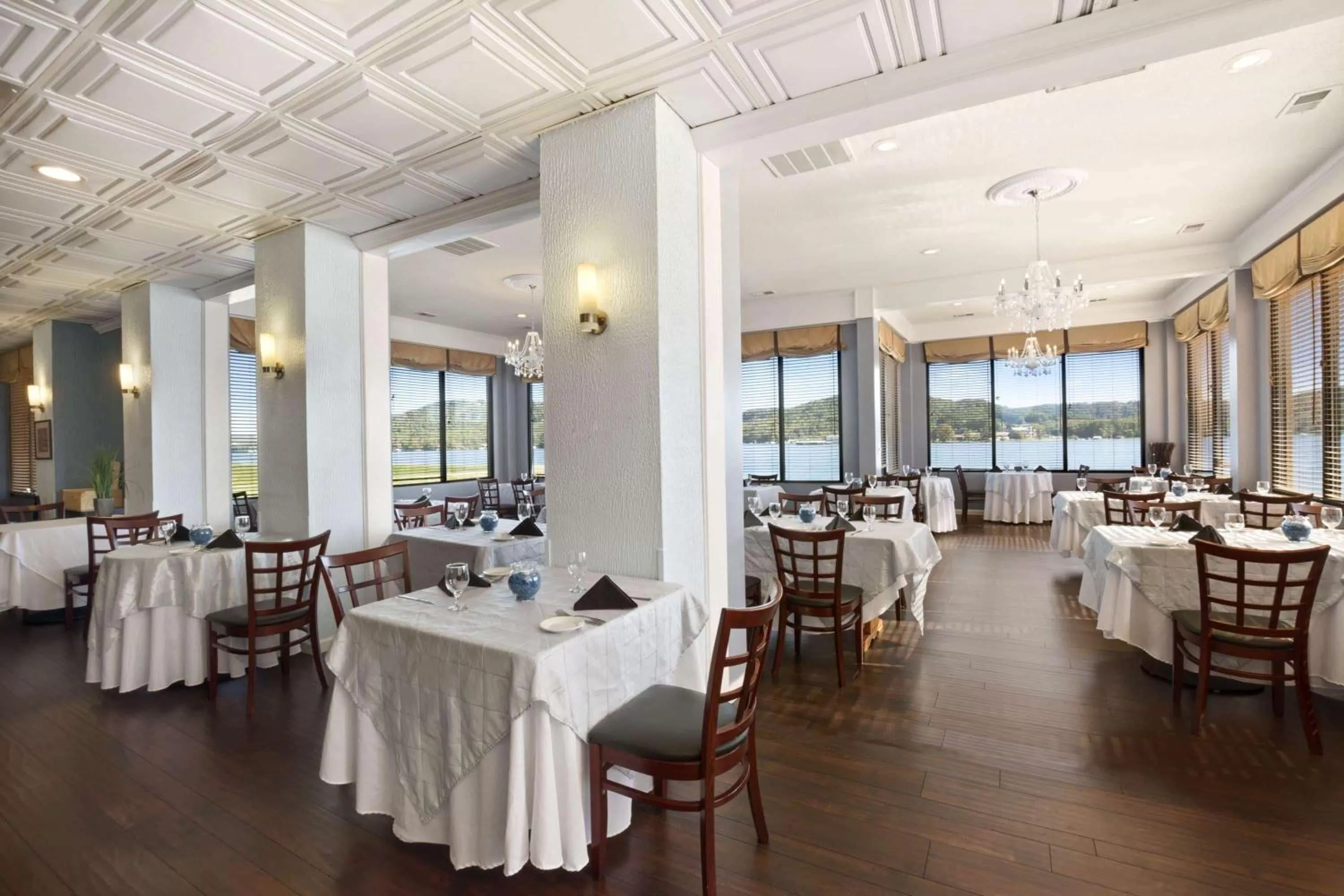 Restaurant/places to eat in Wyndham Garden Lake Guntersville