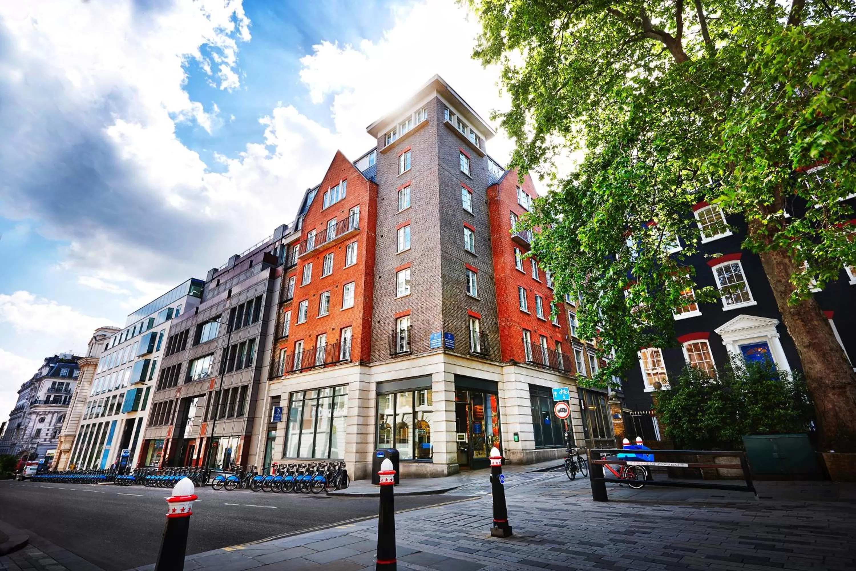 Property building in Marlin Apartments London City - Queen Street