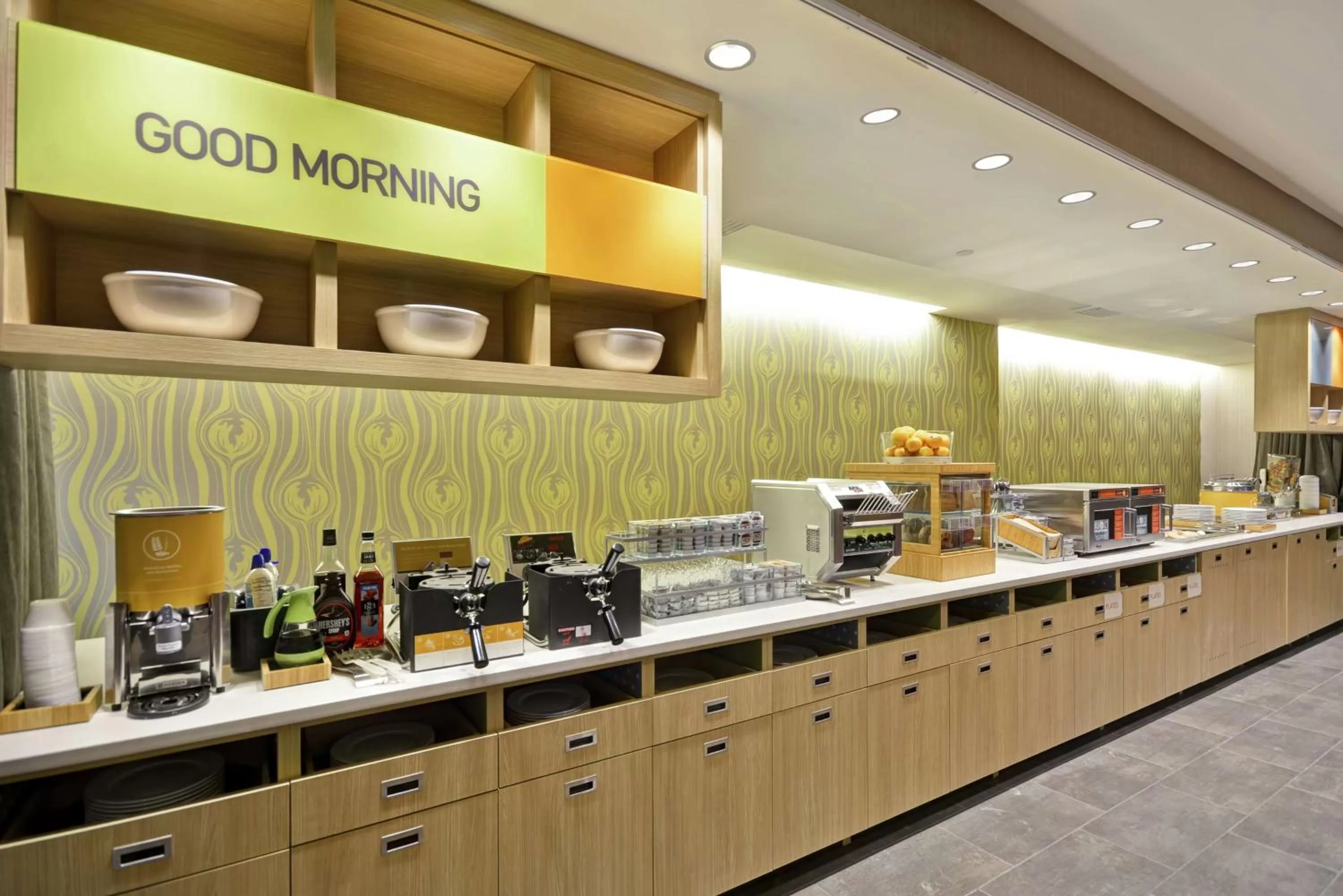 Dining area in Home2 Suites By Hilton Portland Airport