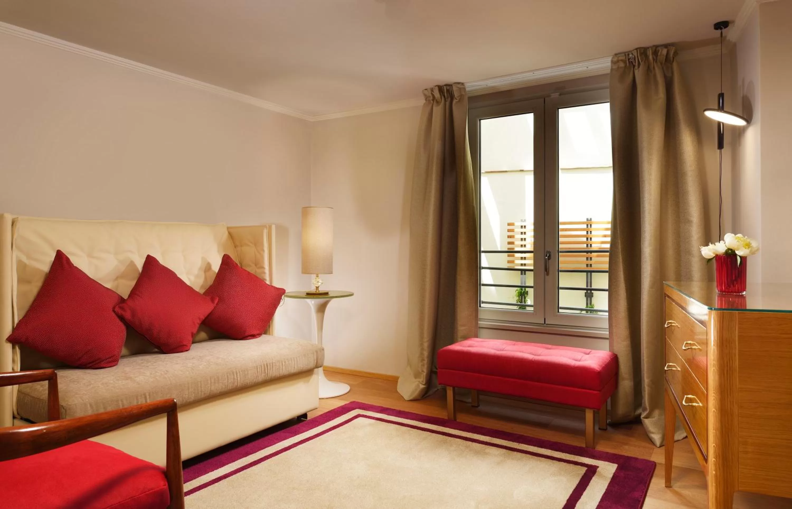 Seating area, Bed in Grand Hotel Minerva