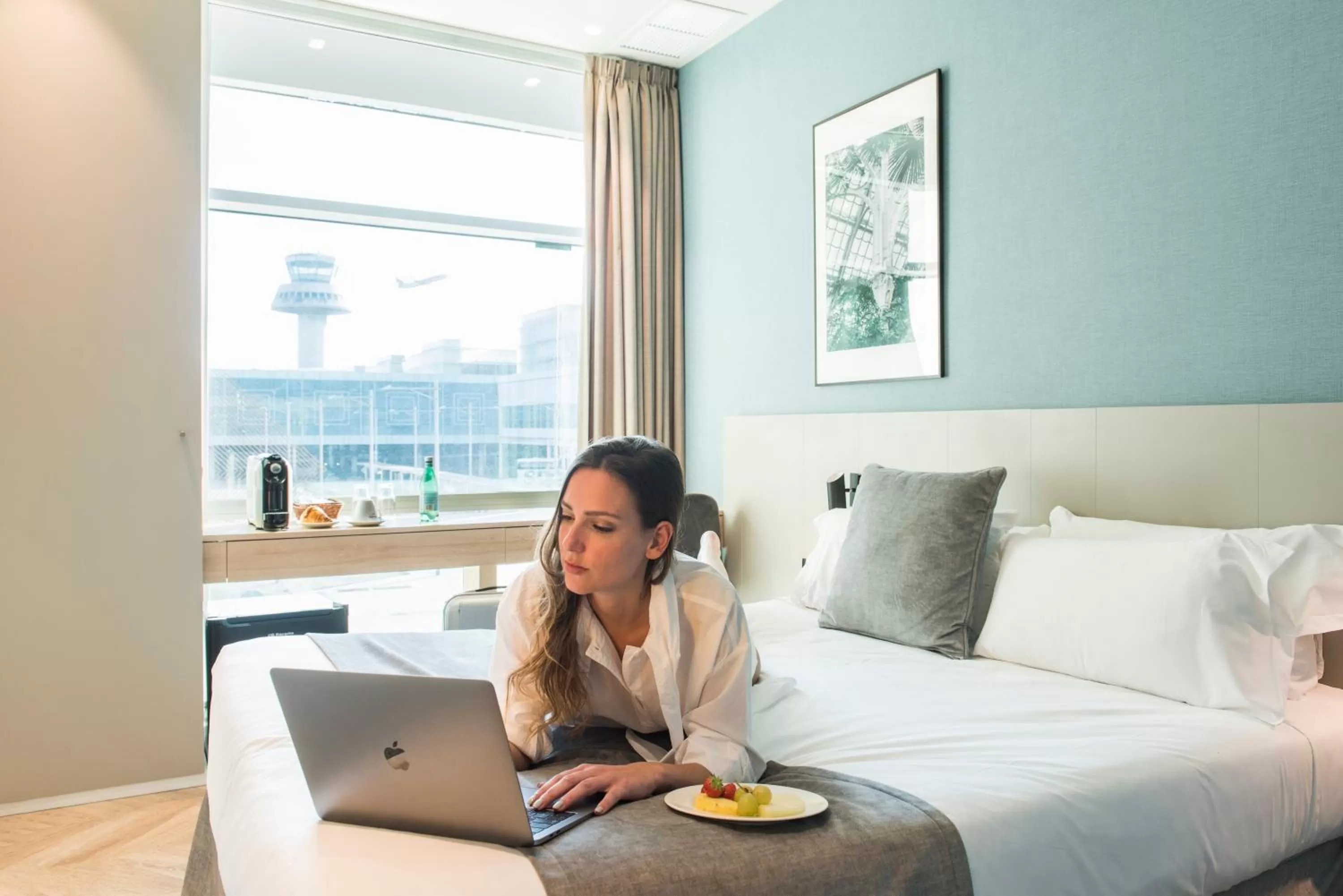 Photo of the whole room, Bed in Sleep&Fly