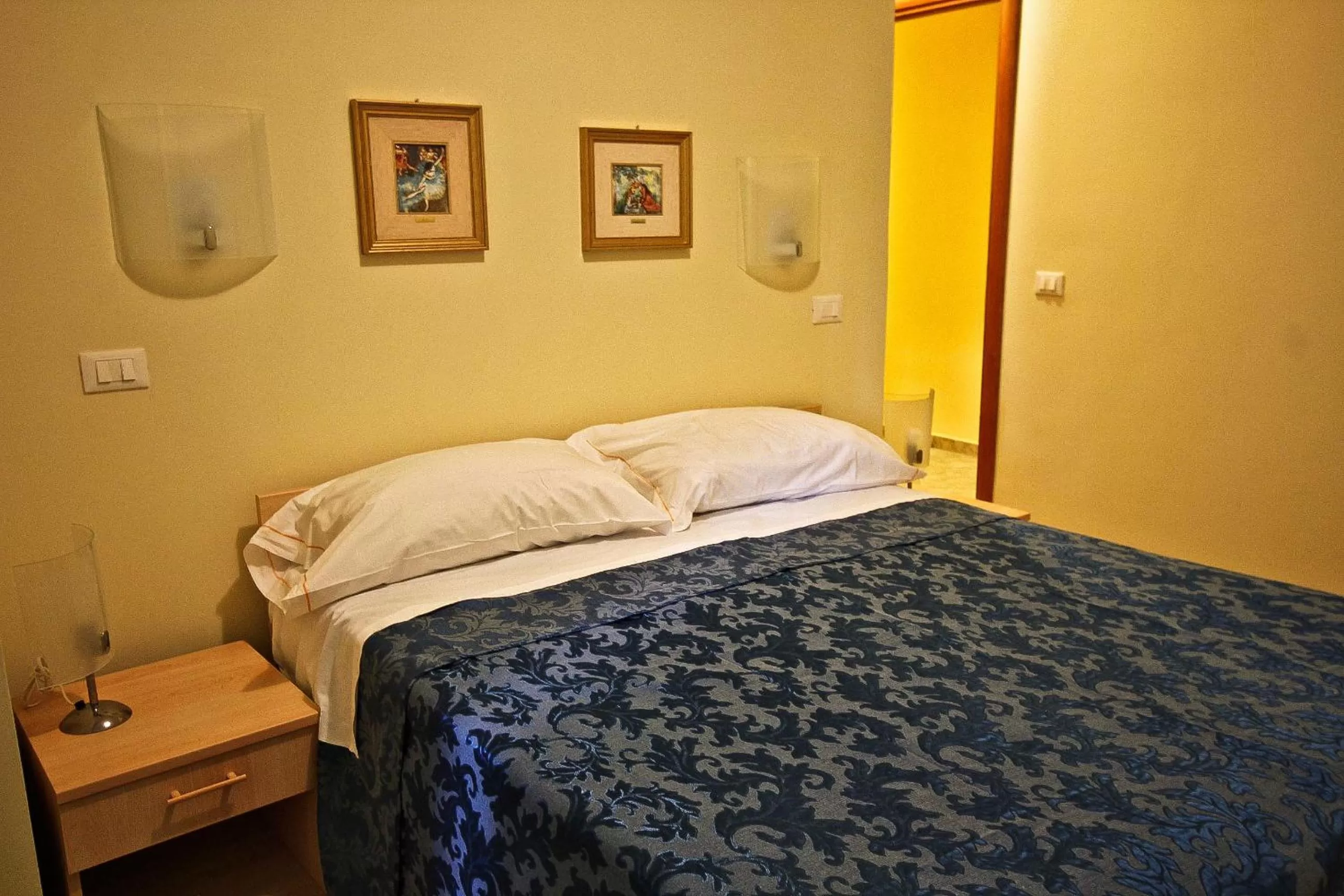 Decorative detail, Bed in Il Cantinone Rooms