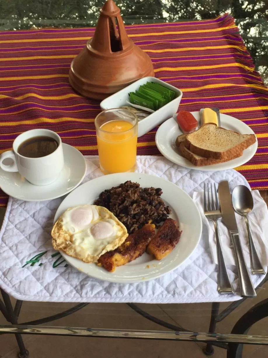 Meals in Airport Rio Segundo Studio