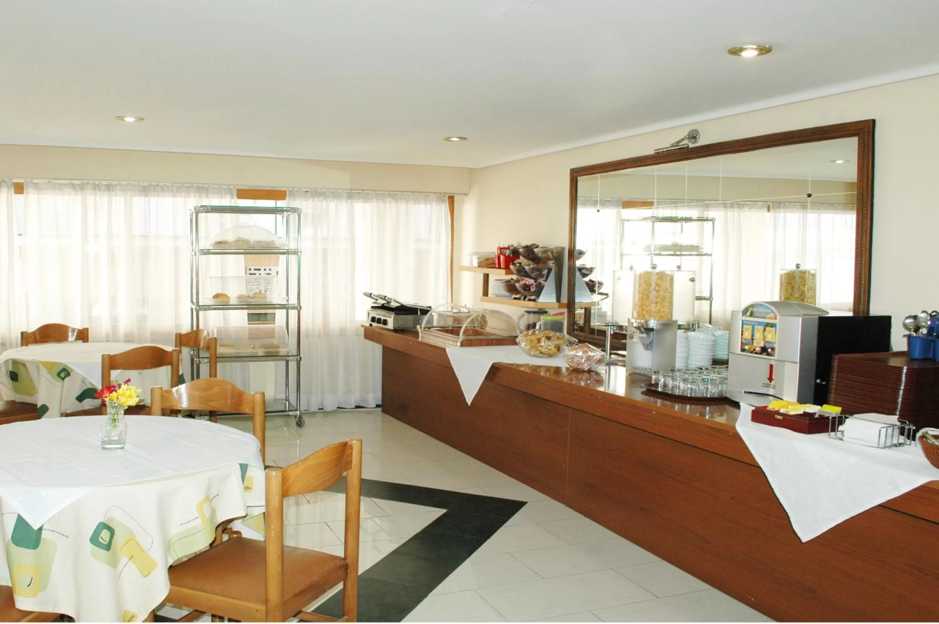 Restaurant/places to eat in Omiros Hotel