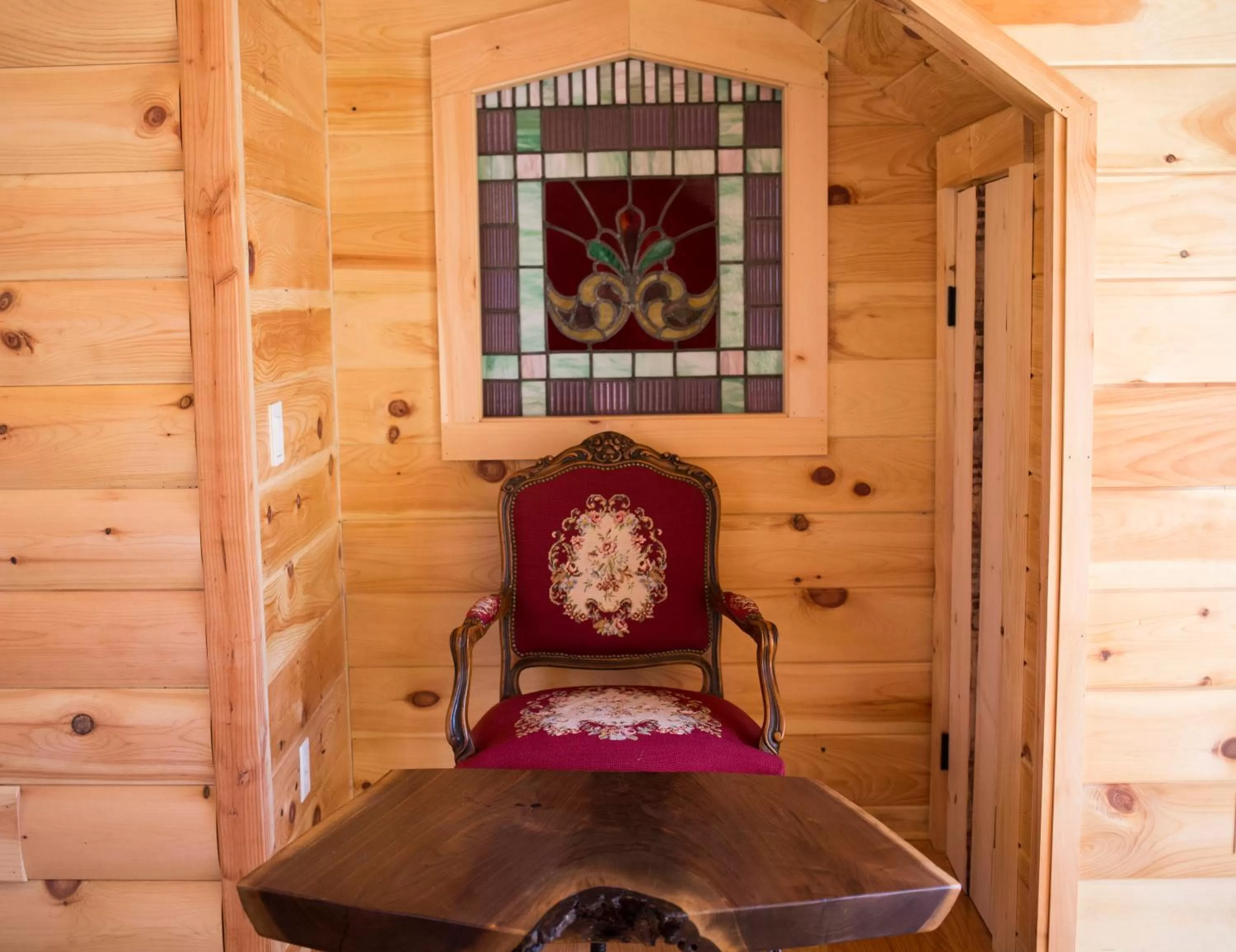 Log Country Inn Bed and Breakfast of Ithaca