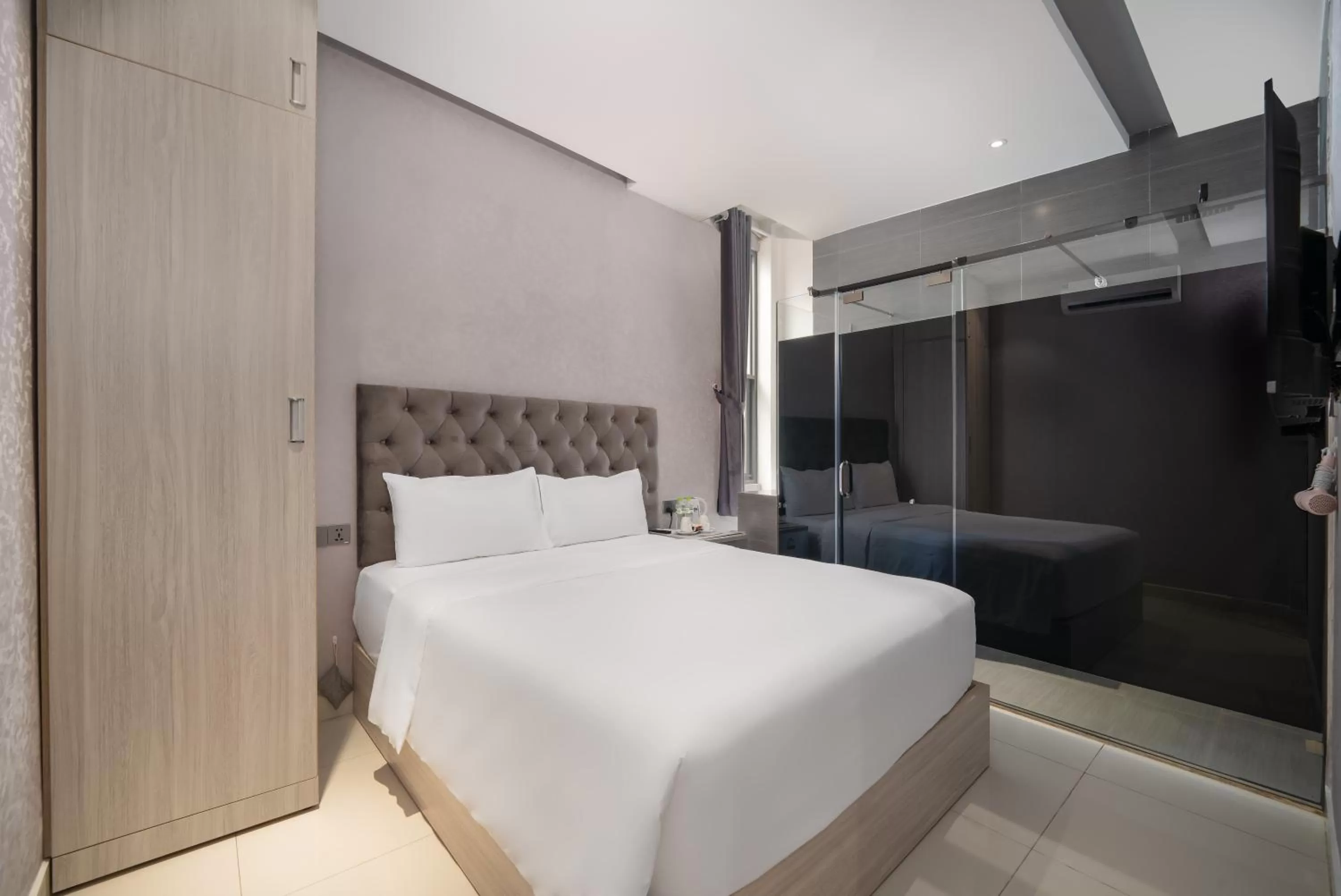 Photo of the whole room, Bed in Mari Queen Hotel - Bui Thi Xuan