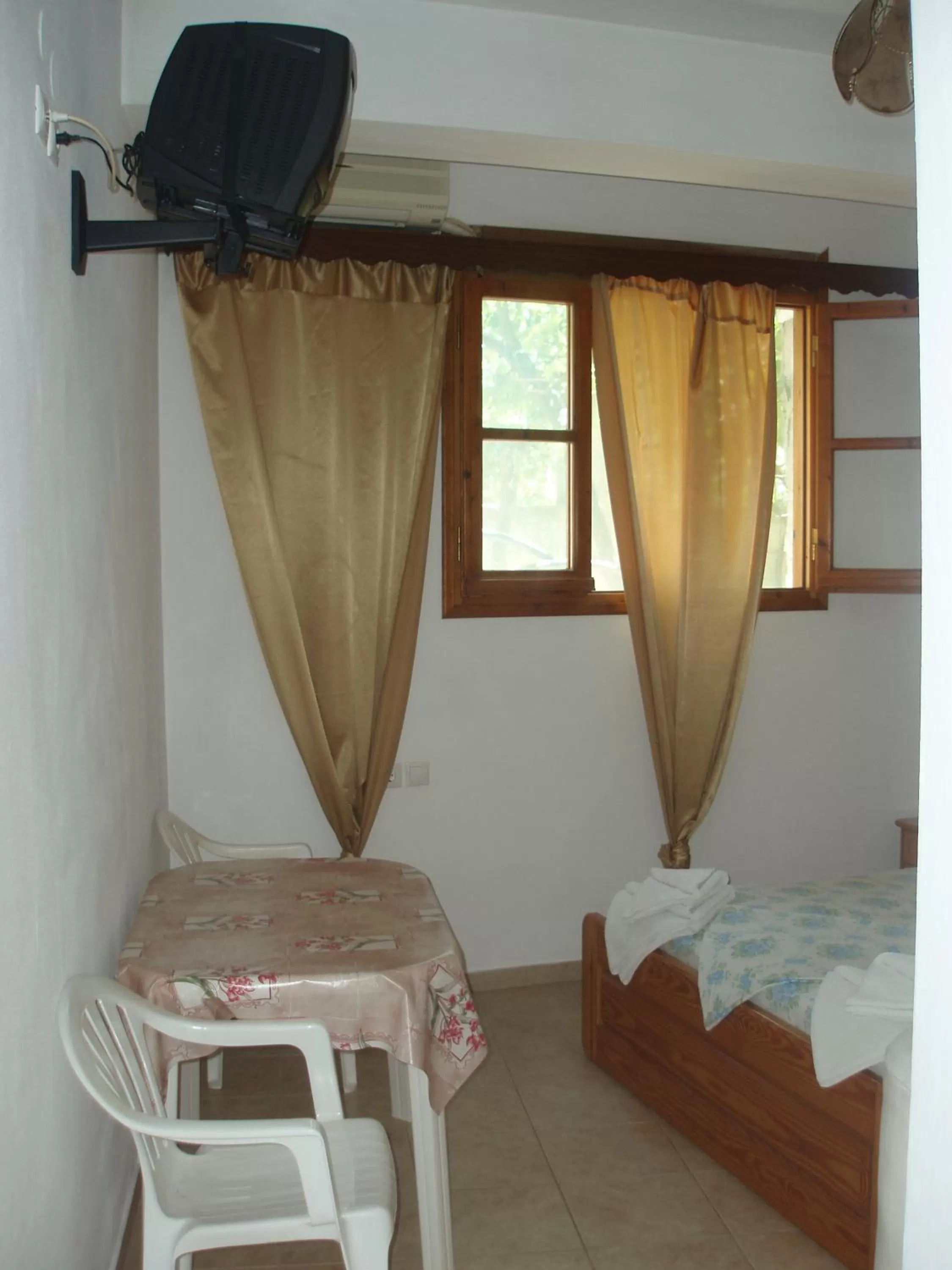 Bed in skiathos studios HL