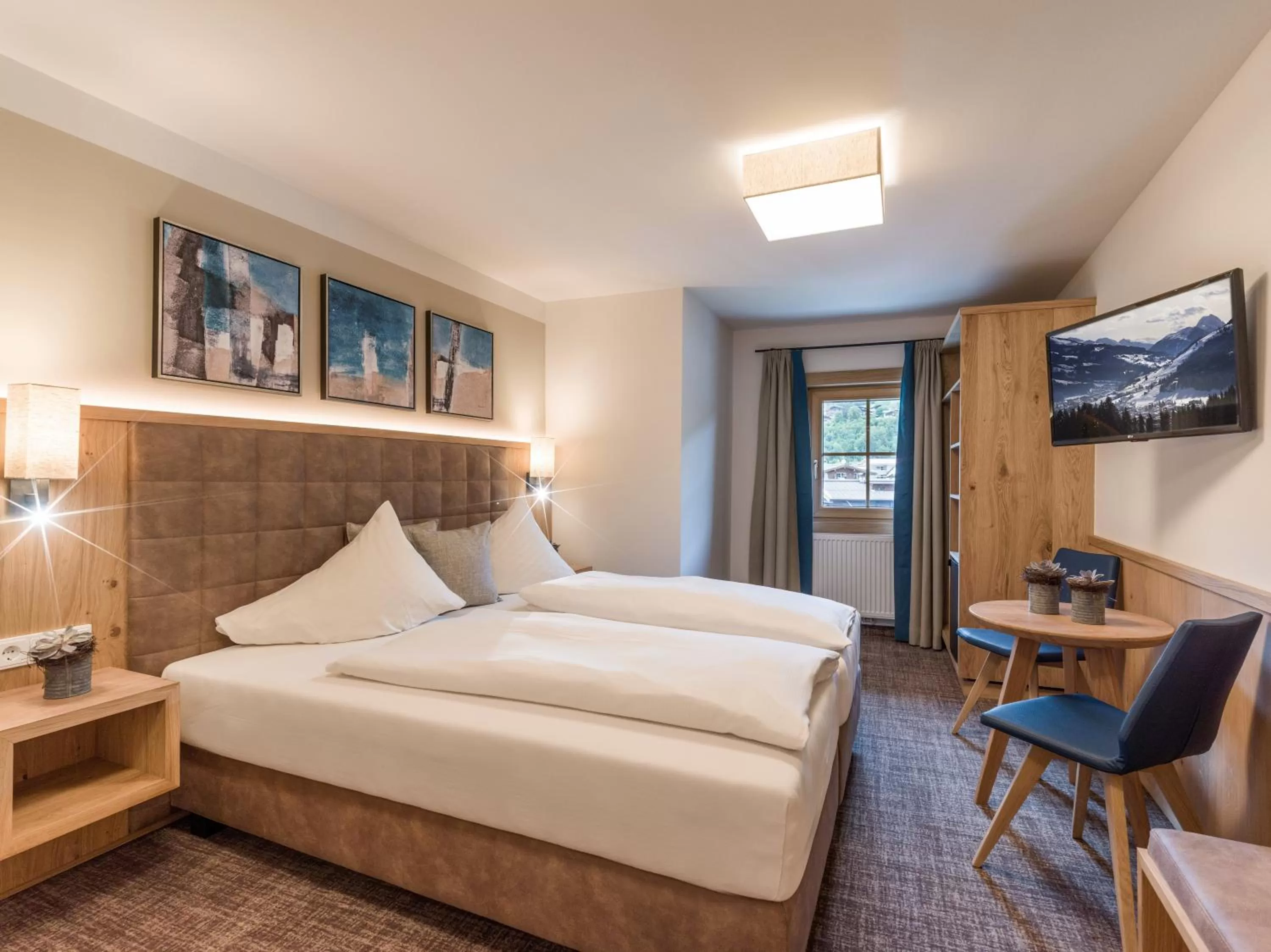 Photo of the whole room, Bed in Alpen Glück Hotel Unterm Rain garni