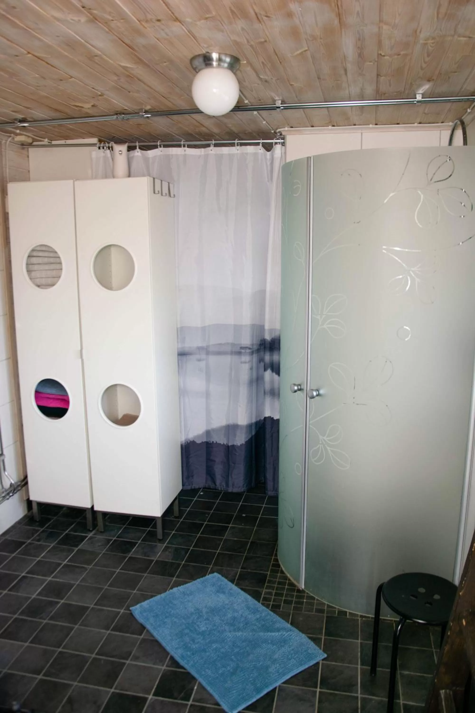 Bathroom in Husky Lodge Hostel