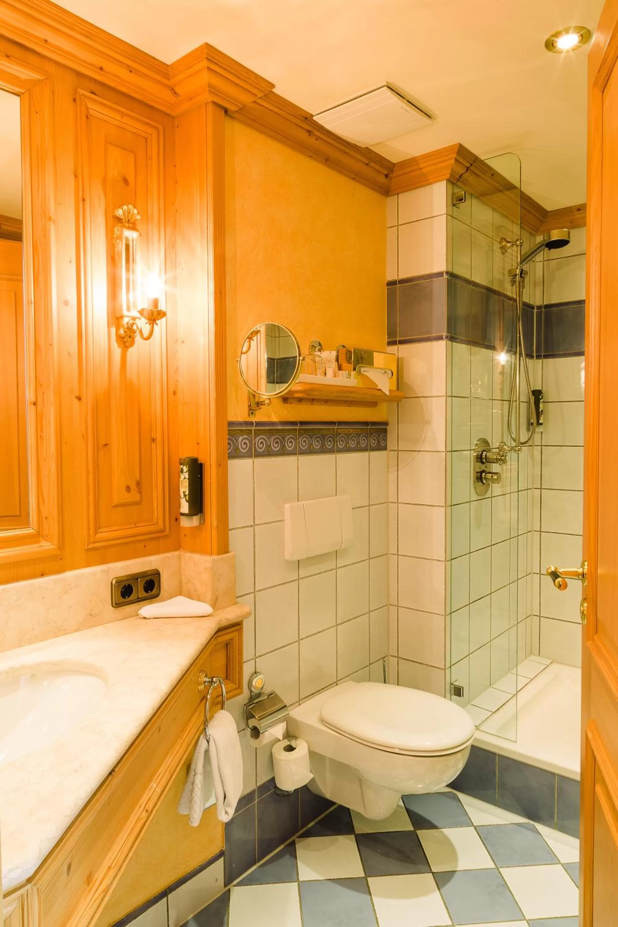 Shower in Boutique Hotel SEITNER HOF München Pullach