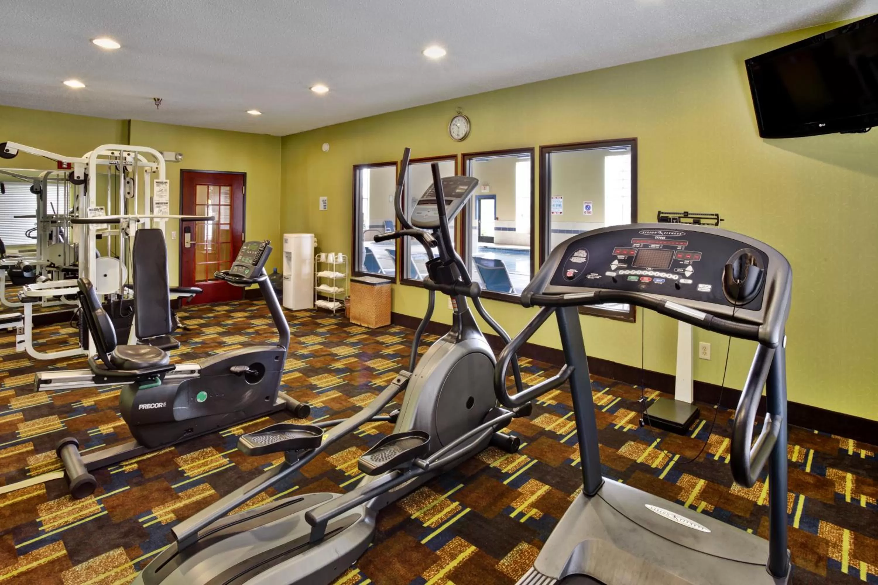 Fitness centre/facilities in Holiday Inn Express Hotel & Suites Woodhaven by IHG