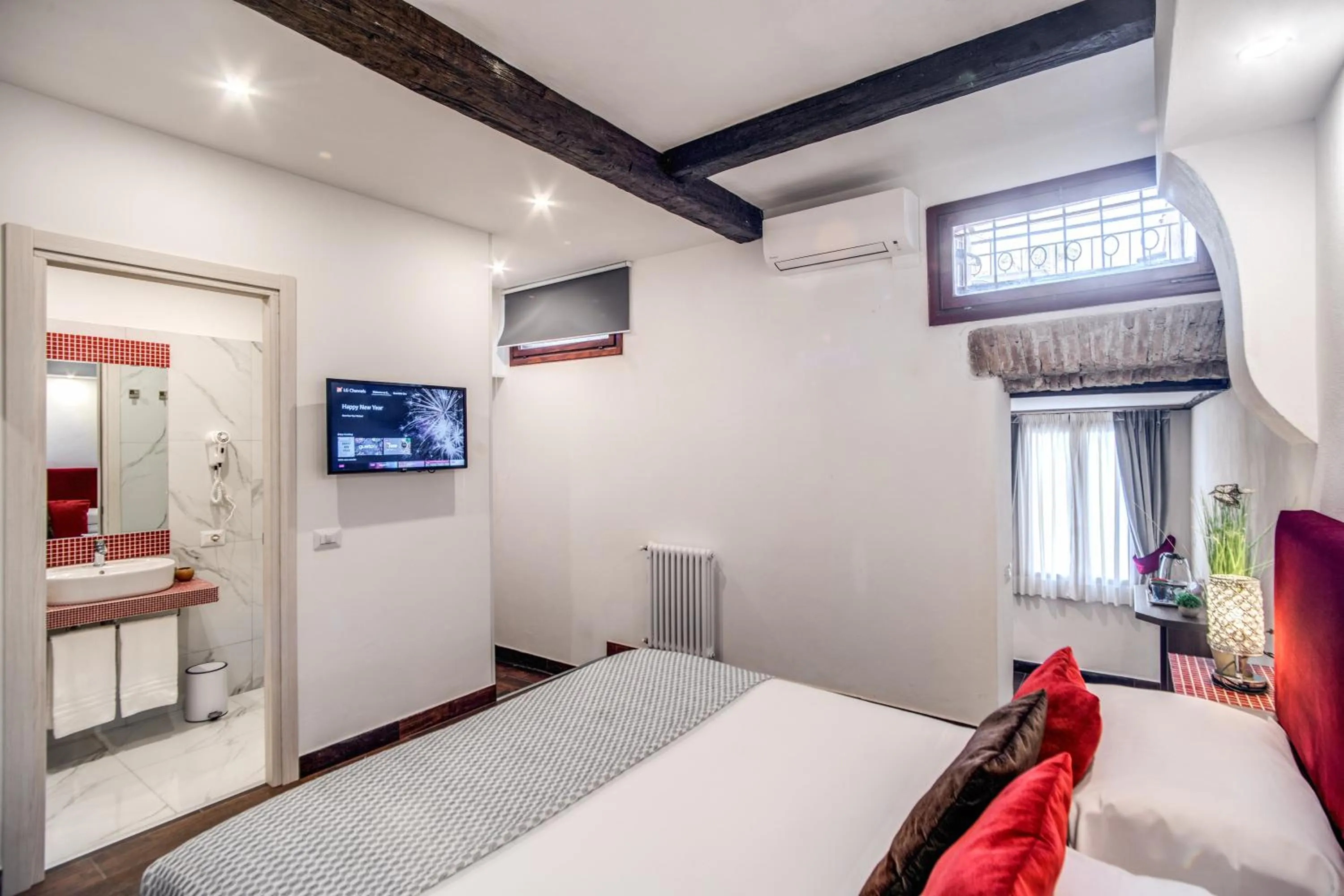 Bed in Piazza di Spagna Comfort Rooms