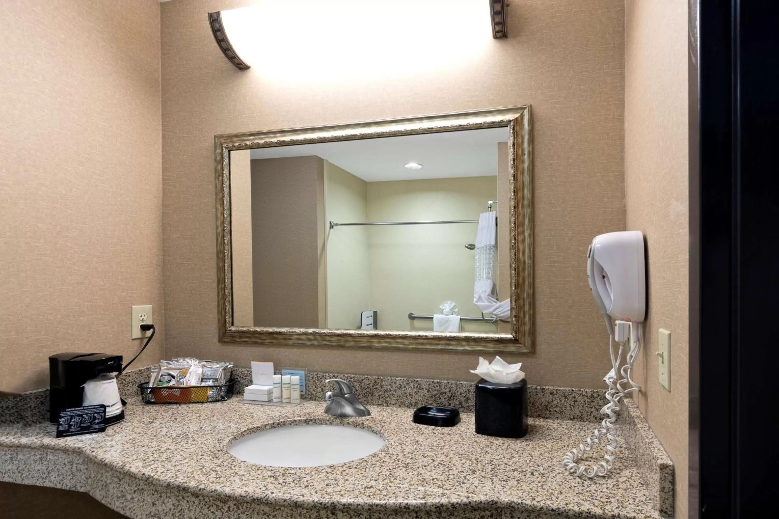 Bathroom in Hampton Inn Statesville