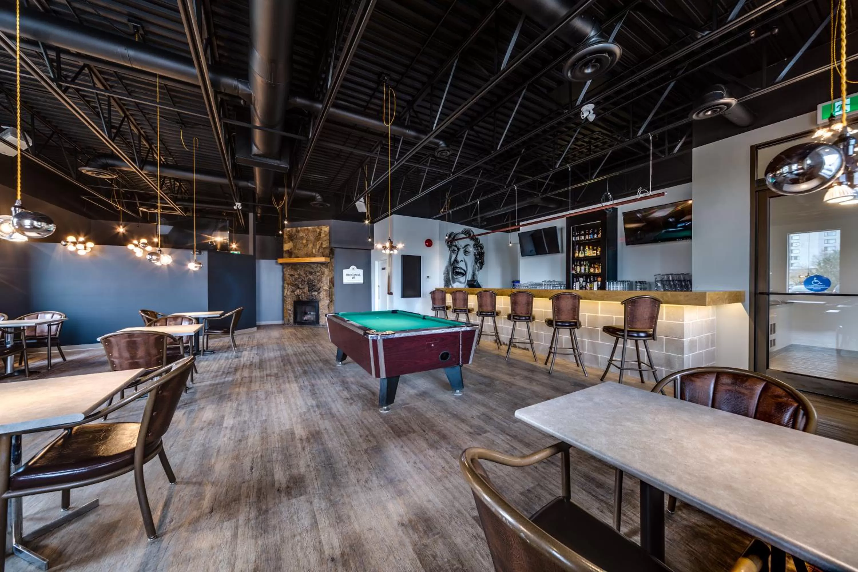 Billiard in Heritage Inn Hotel & Convention Centre - Saskatoon