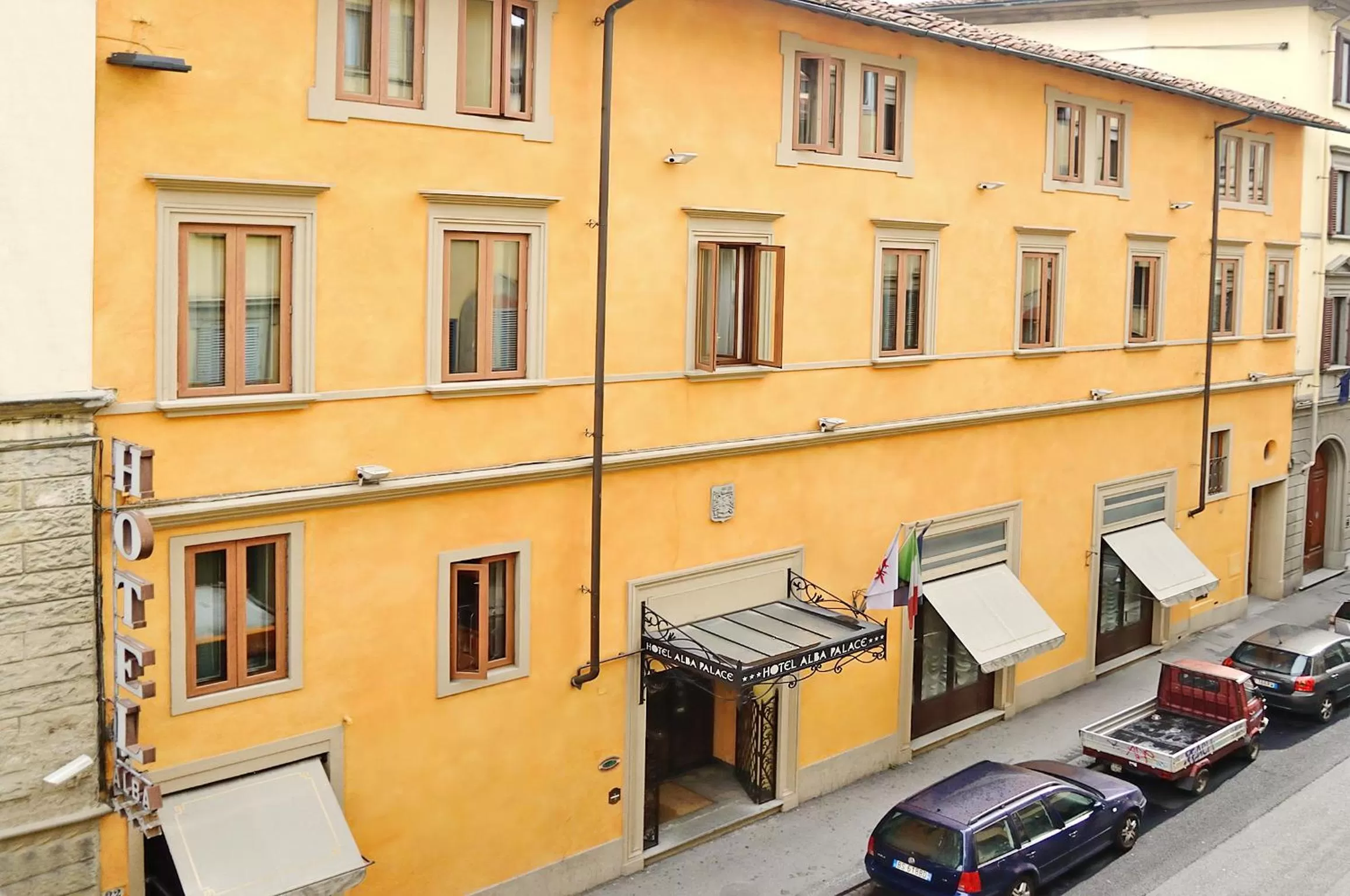 Facade/entrance in Hotel Alba Palace