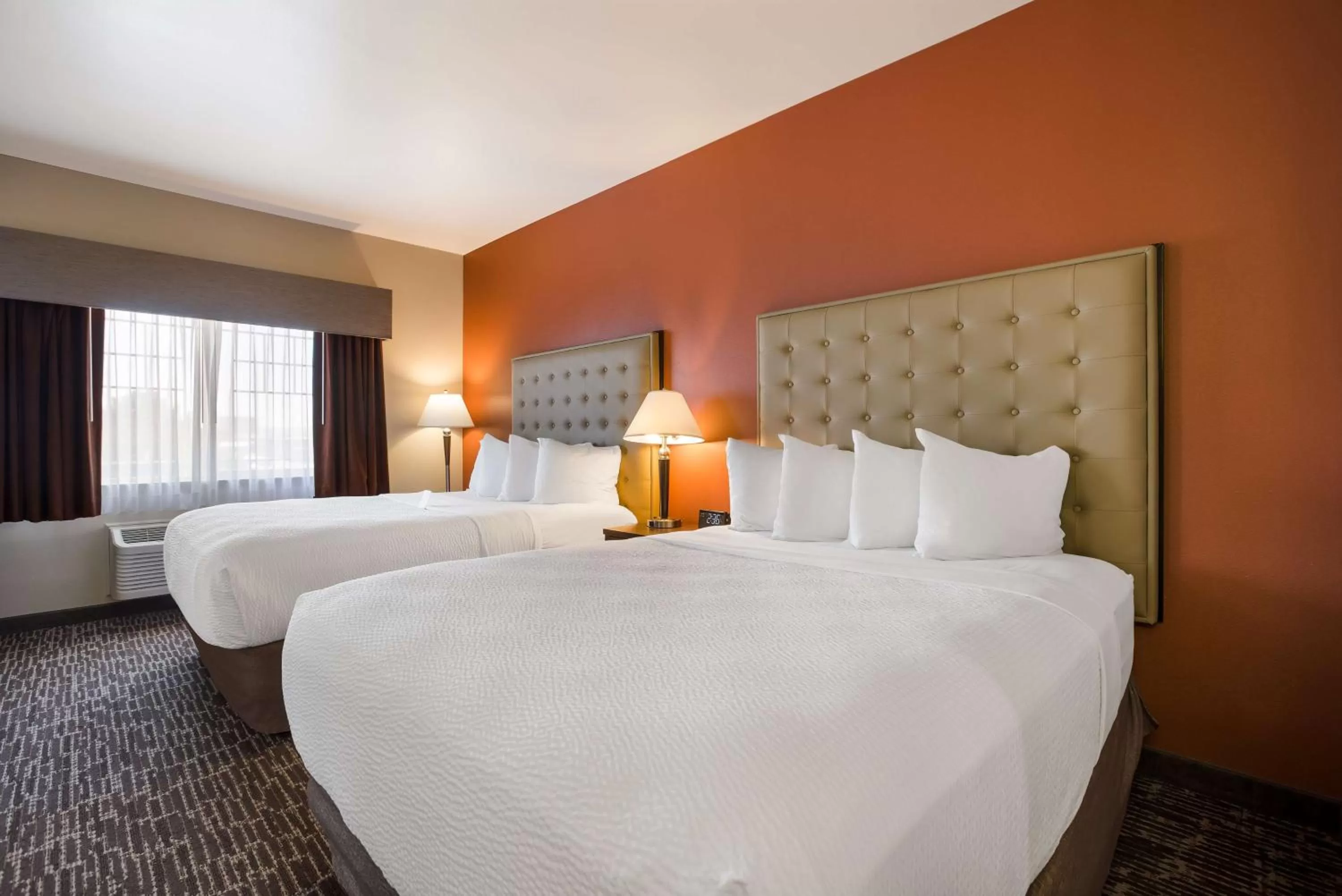 Photo of the whole room, Bed in Best Western Northwest Lodge