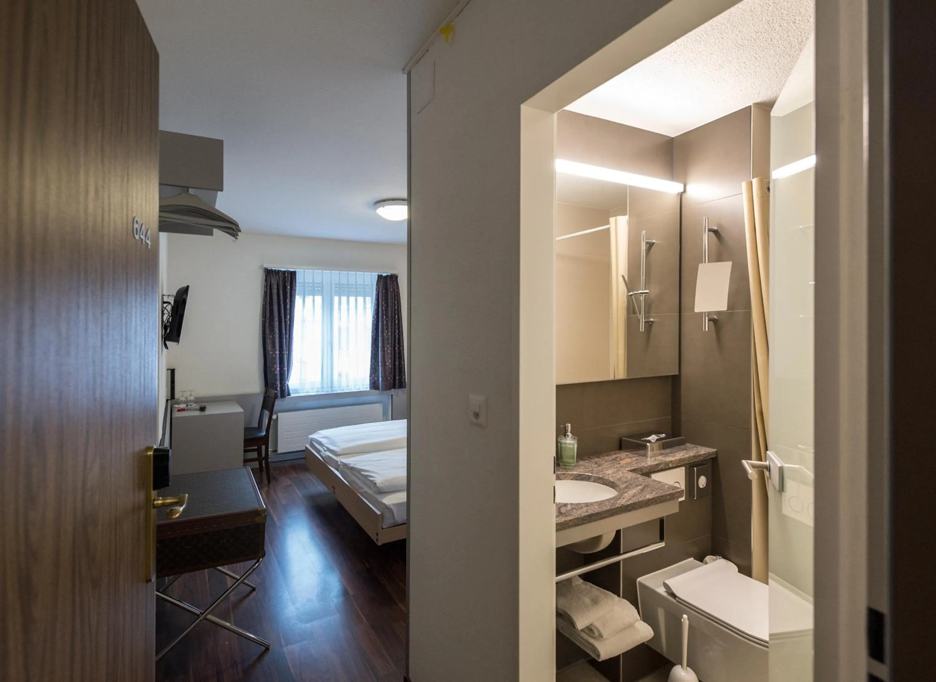 Photo of the whole room in Alexander Guesthouse Zurich Old Town