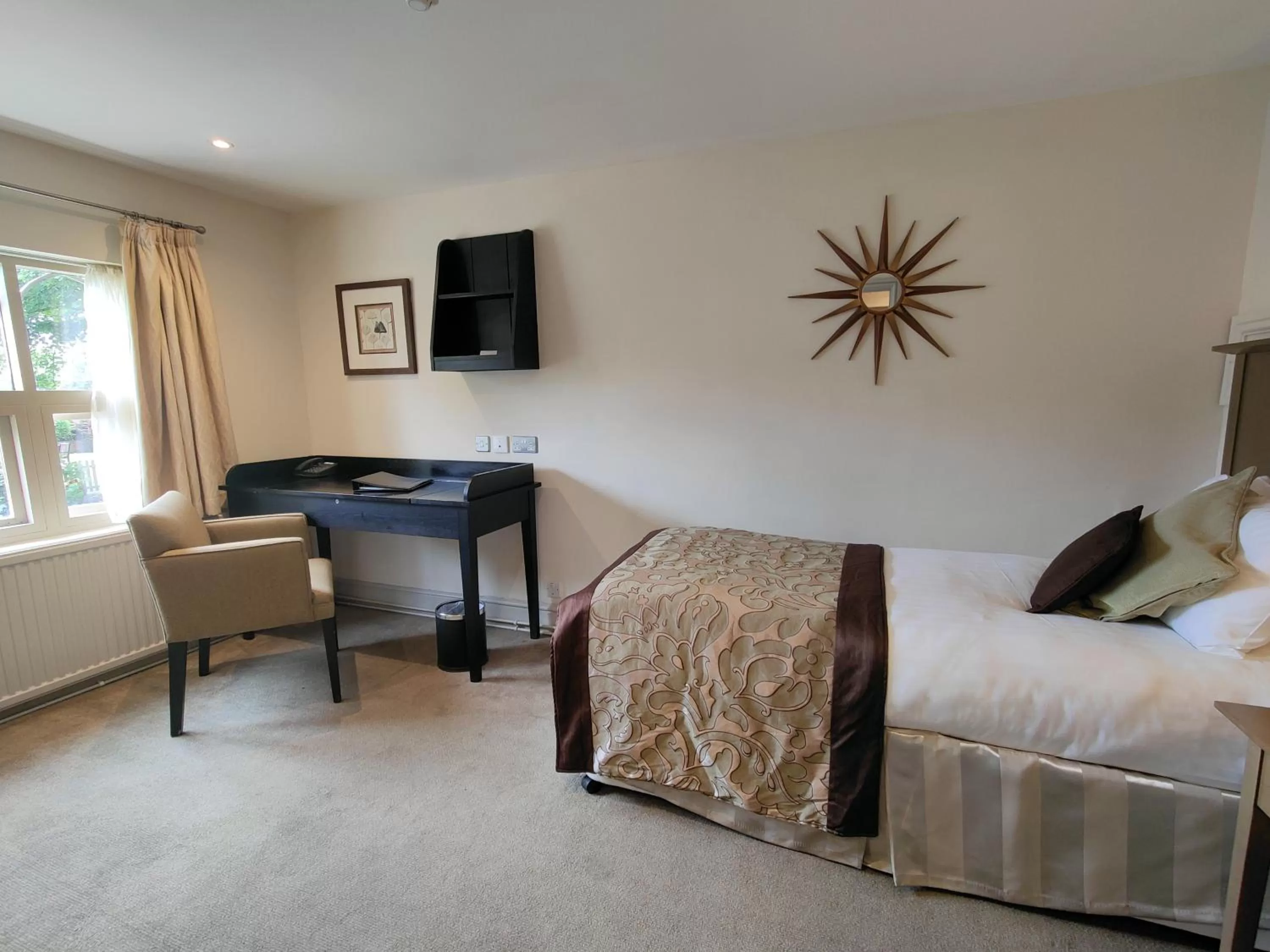 Bedroom, Bed in The Priest House On The River