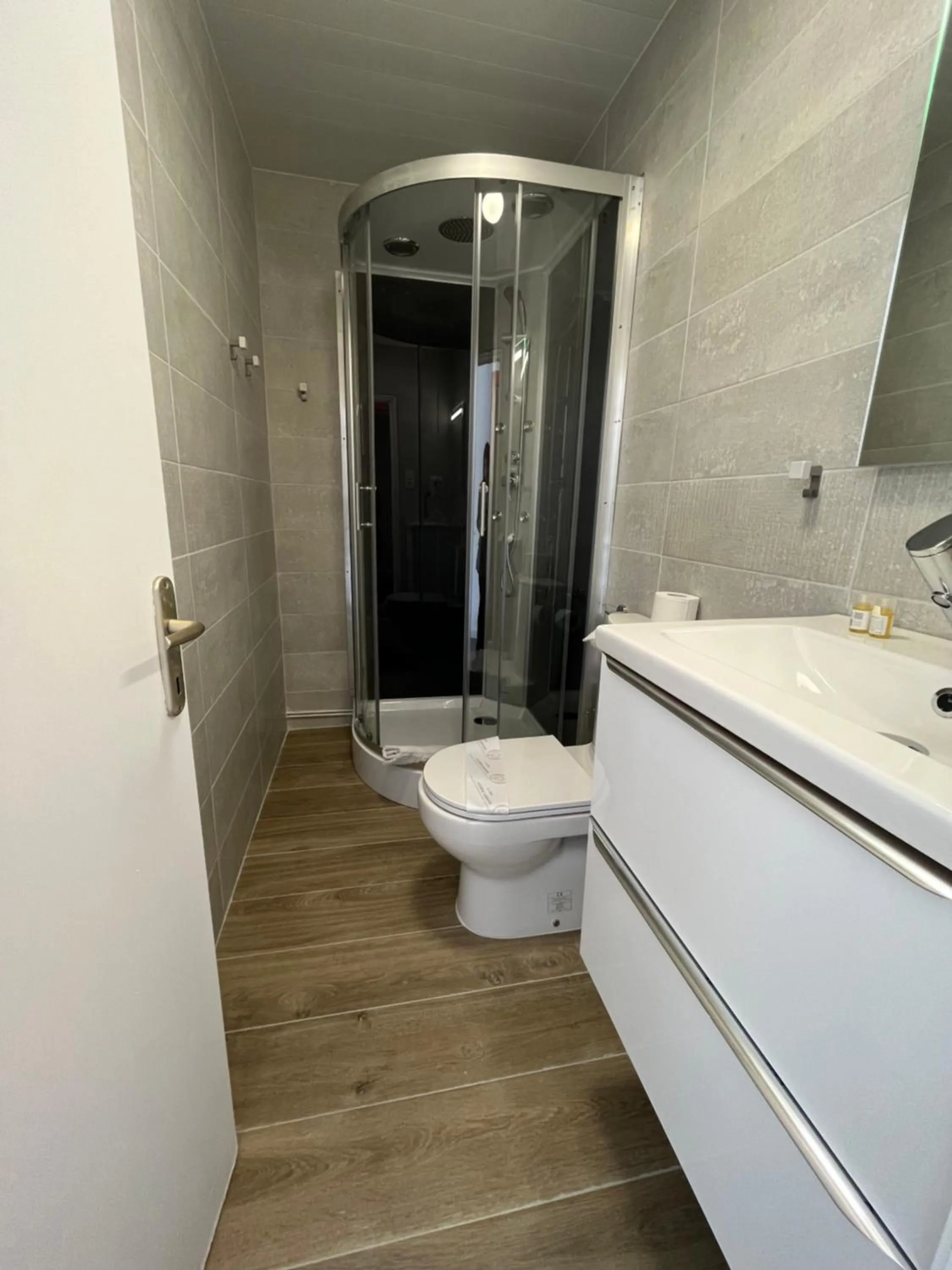 Bathroom in Hôtel Agena