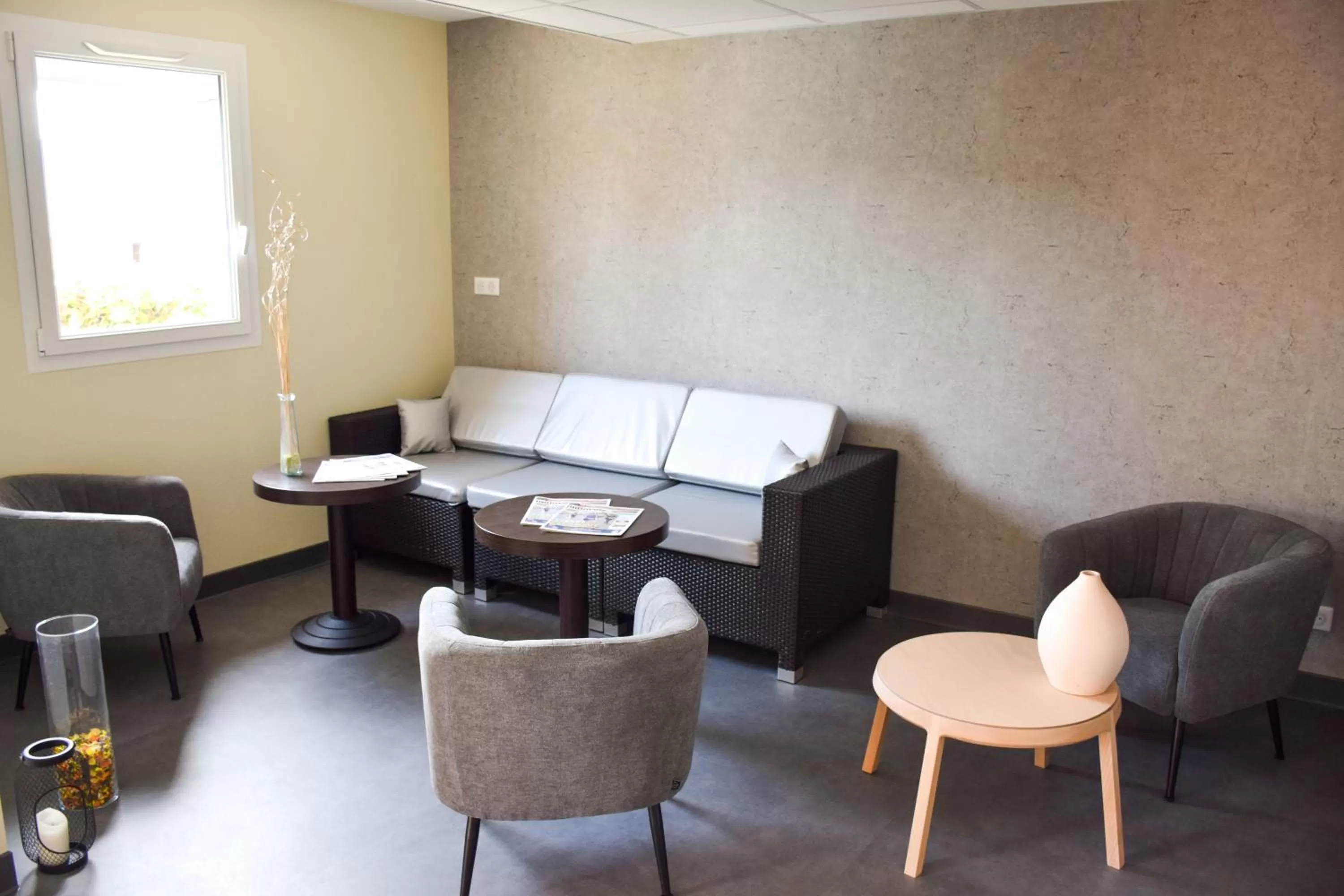 Lounge or bar in ibis Budget Millau Viaduc