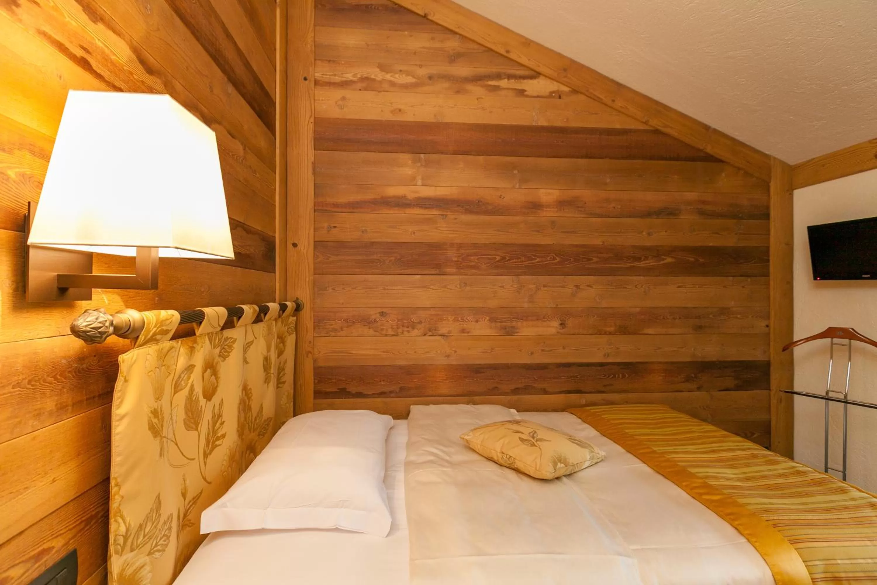 Bed in Hotel Lo Scoiattolo