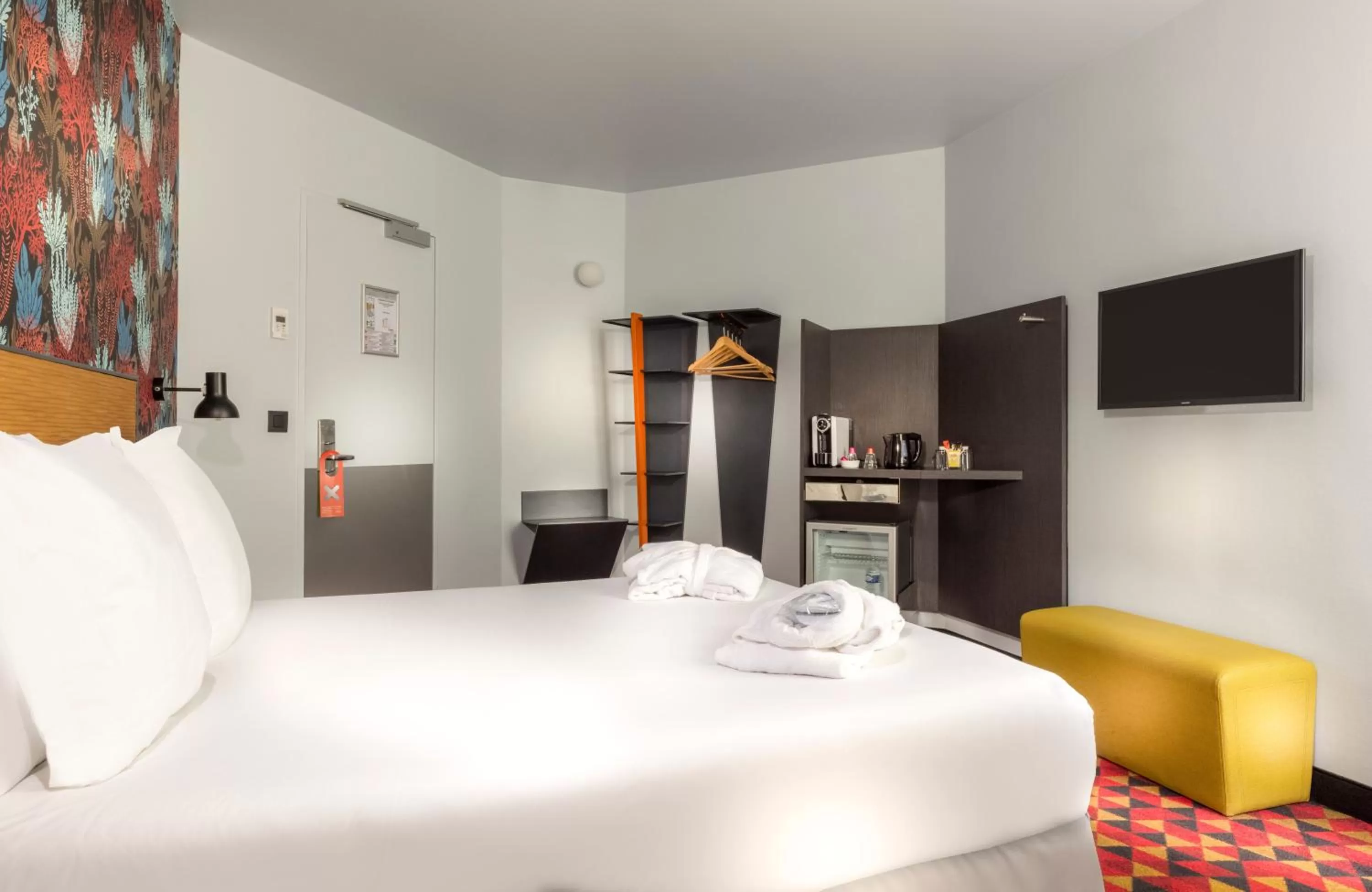 Bed in Libertel Canal Saint Martin