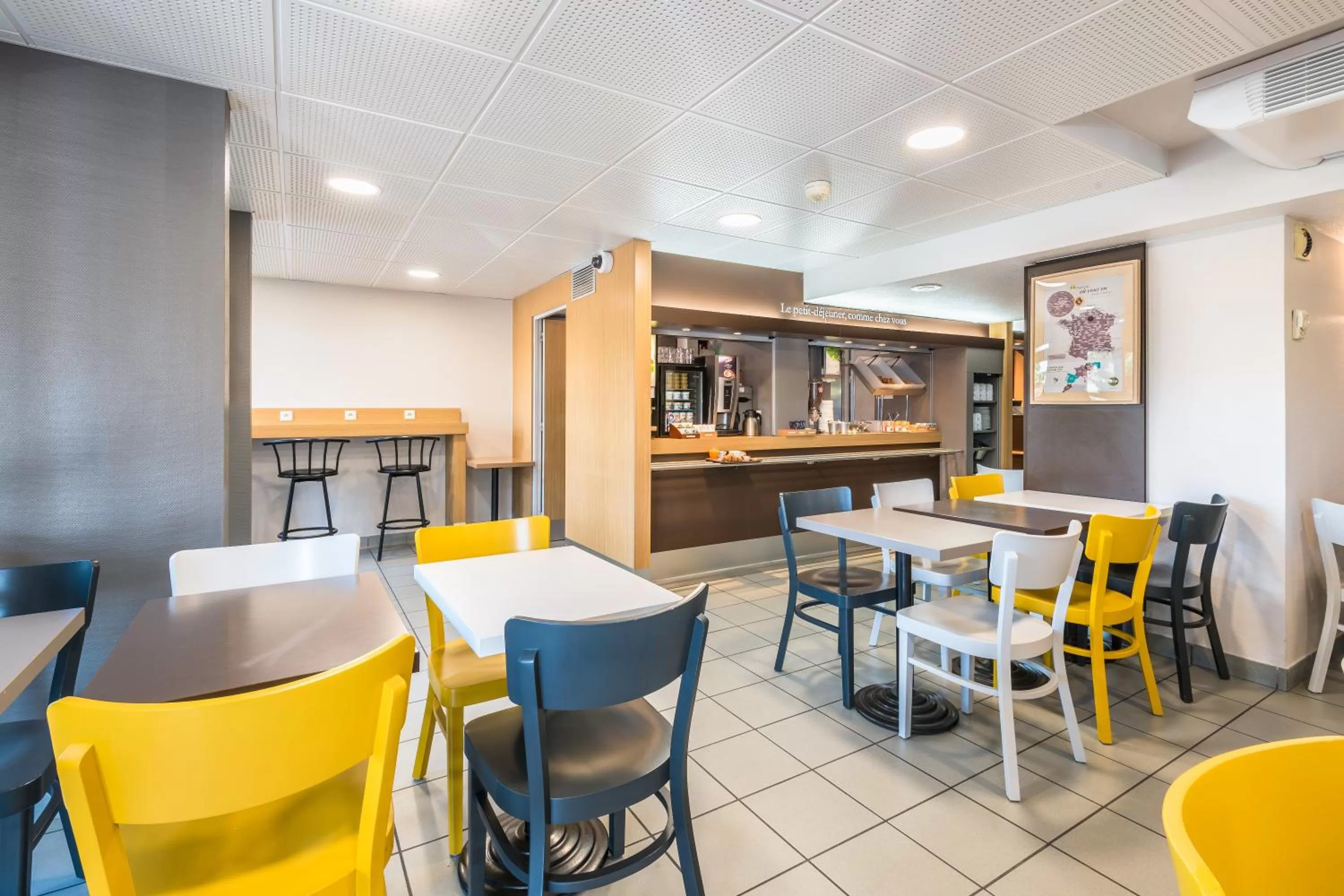 Buffet breakfast in B&B HOTEL Saint-Nazaire Trignac