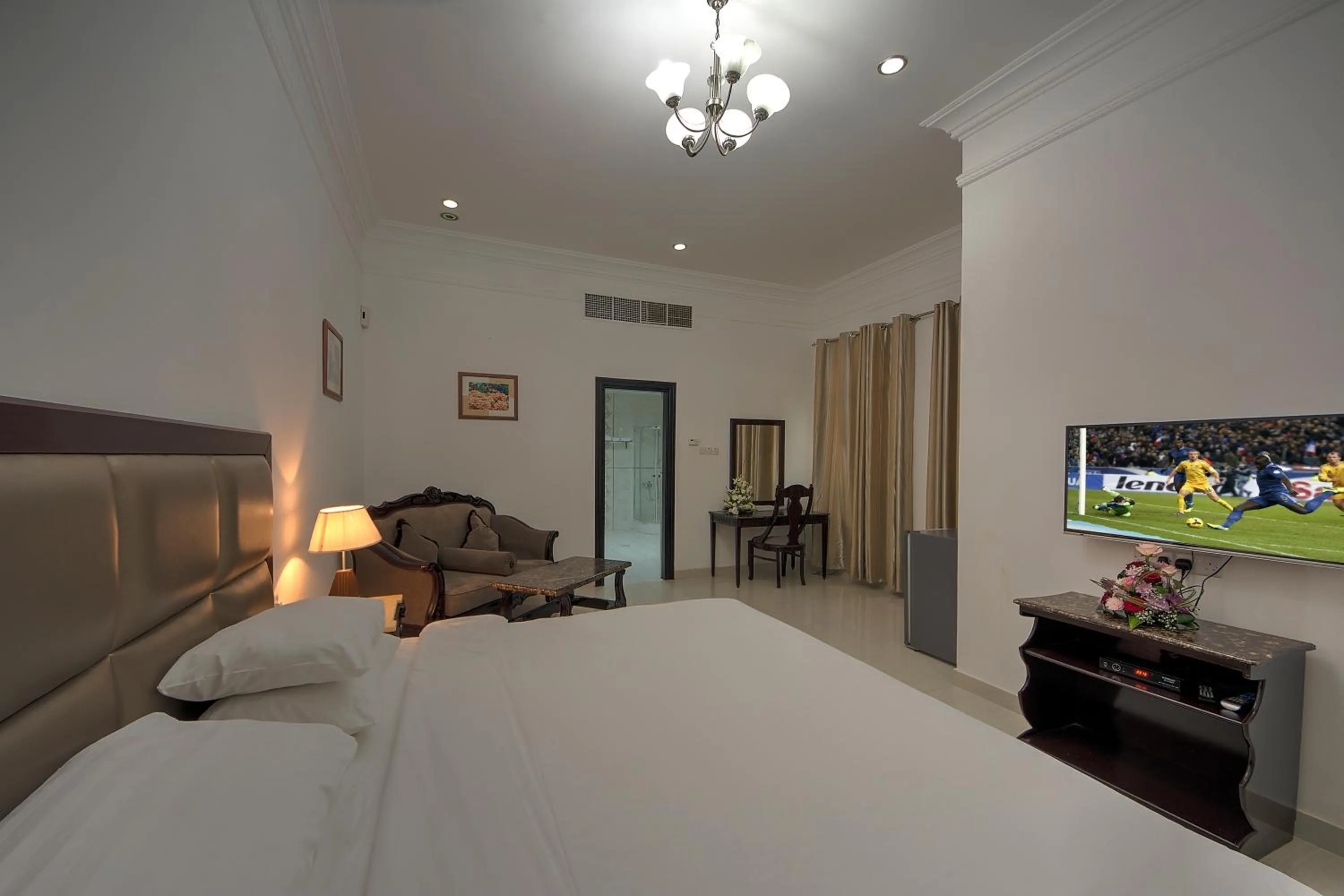 Bedroom, Bed in Royal Residence Hotel Apartments