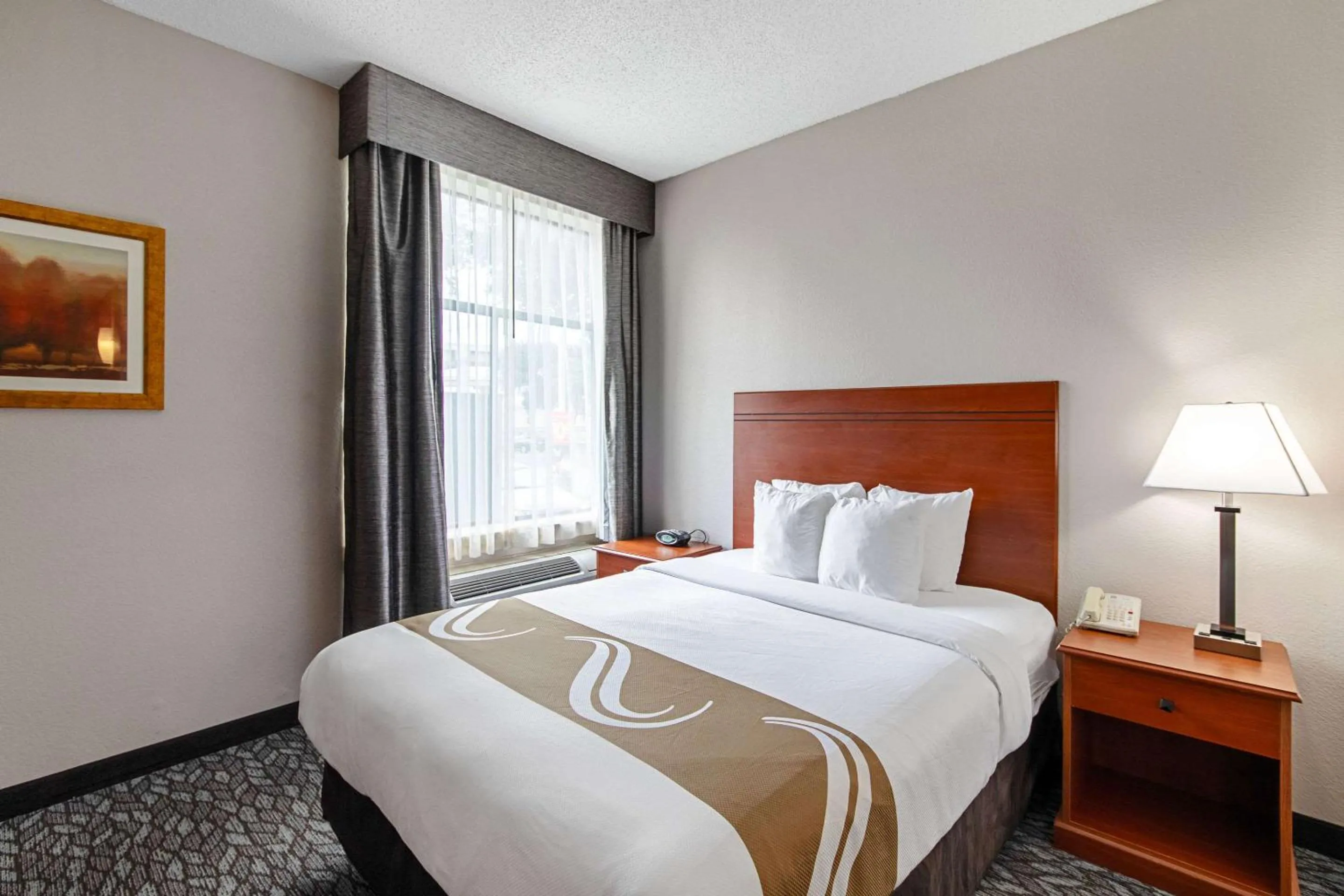 Bedroom, Bed in Quality Suites Austin South Street Elmo District