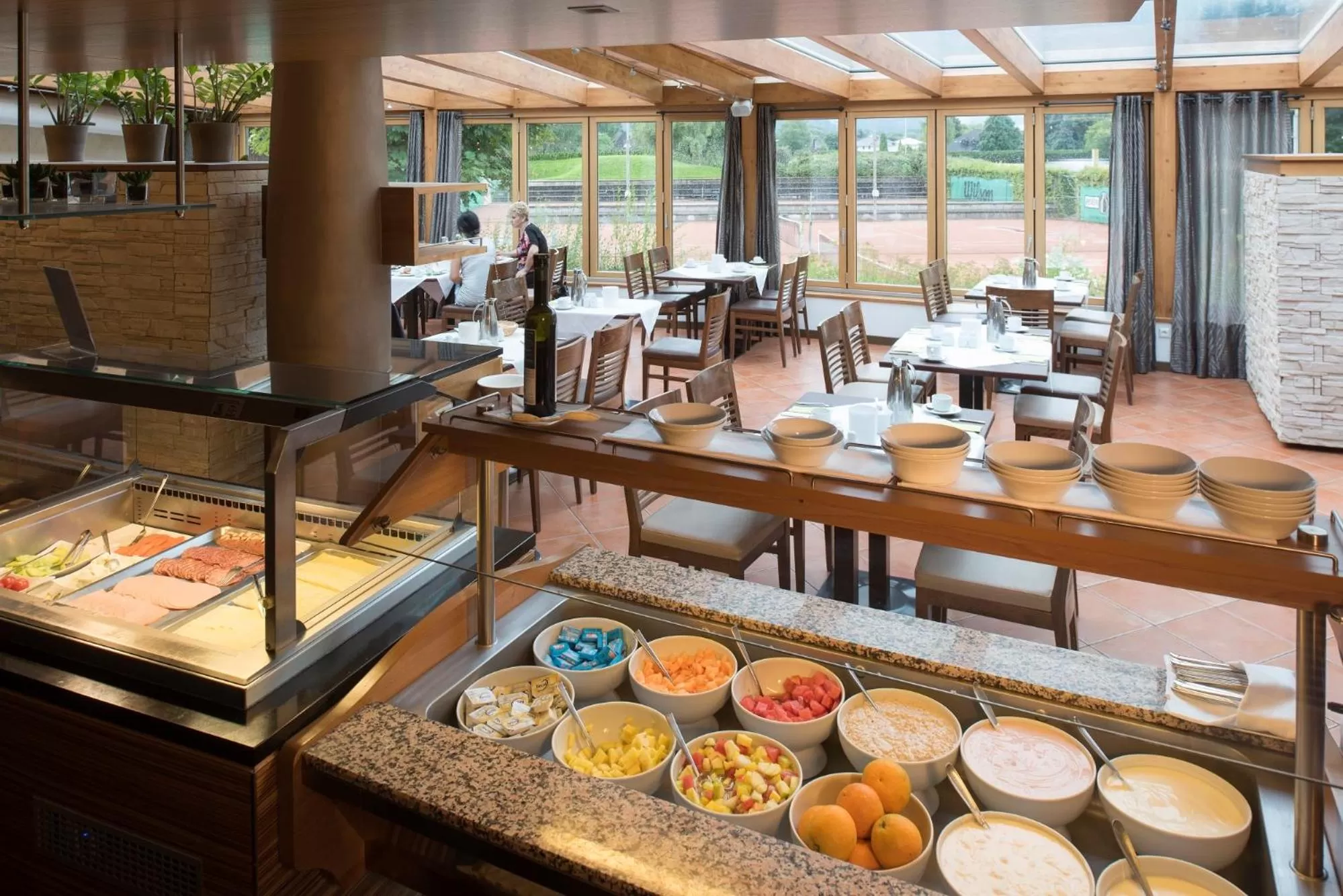 Buffet breakfast in Hotel Momentum