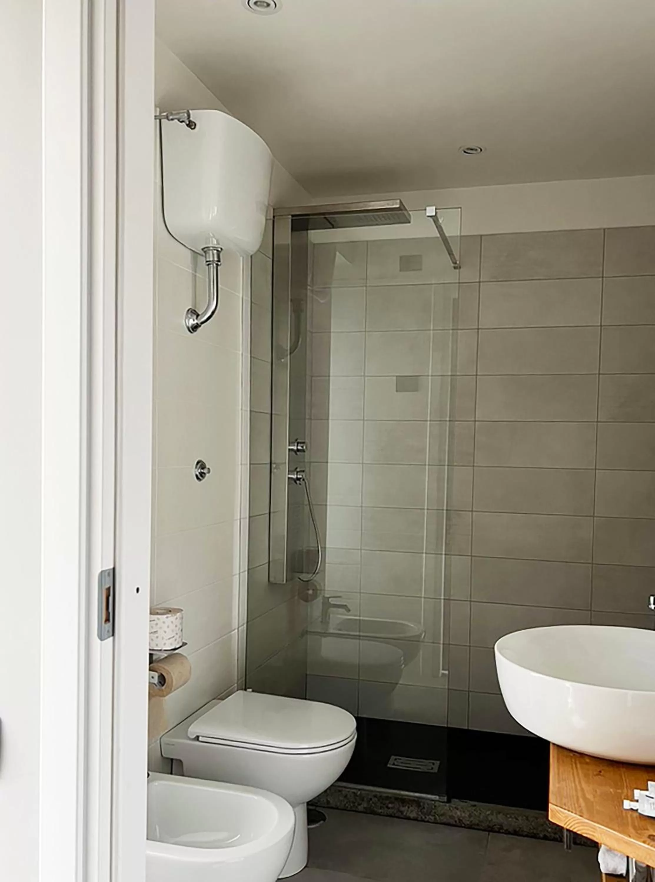 Shower in Hotel King