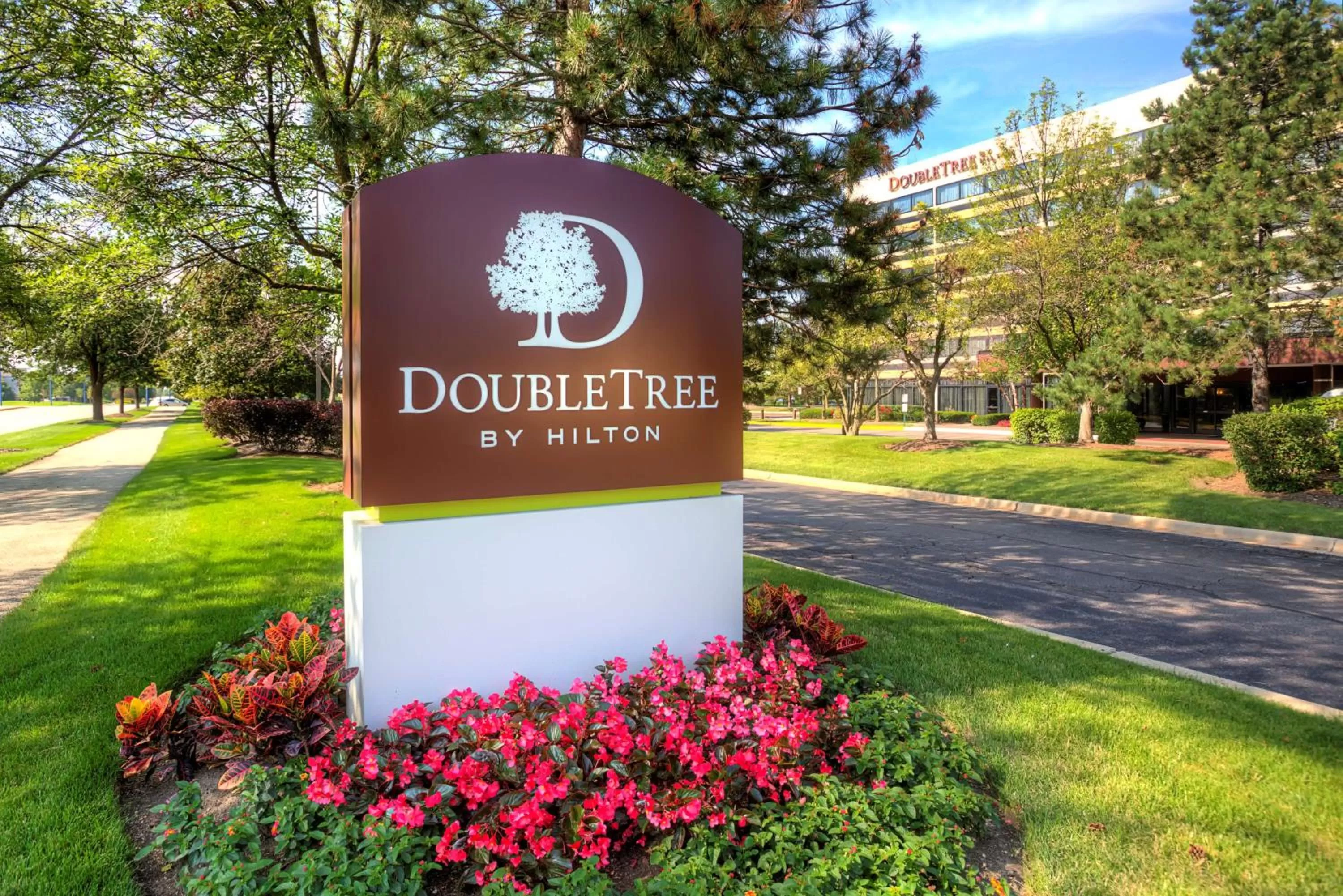 Property building in DoubleTree by Hilton Chicago Schaumburg