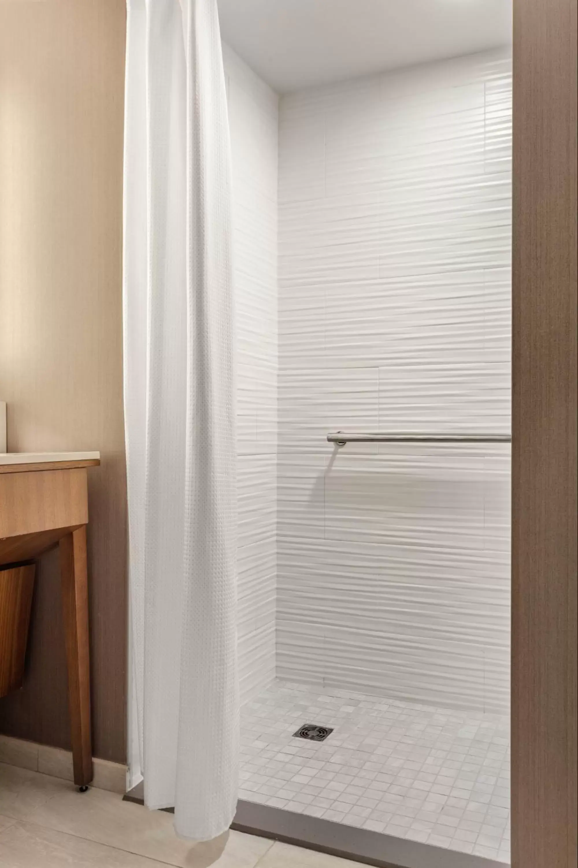 King Room with Adapted Tub - Mobility Accessible in Delta Hotels by Marriott Midwest City at the Reed Conference Center King Room with Adapted Tub - Mobility Accessible in Delta Hotels by Marriott Midwest City at the Reed Conference Center