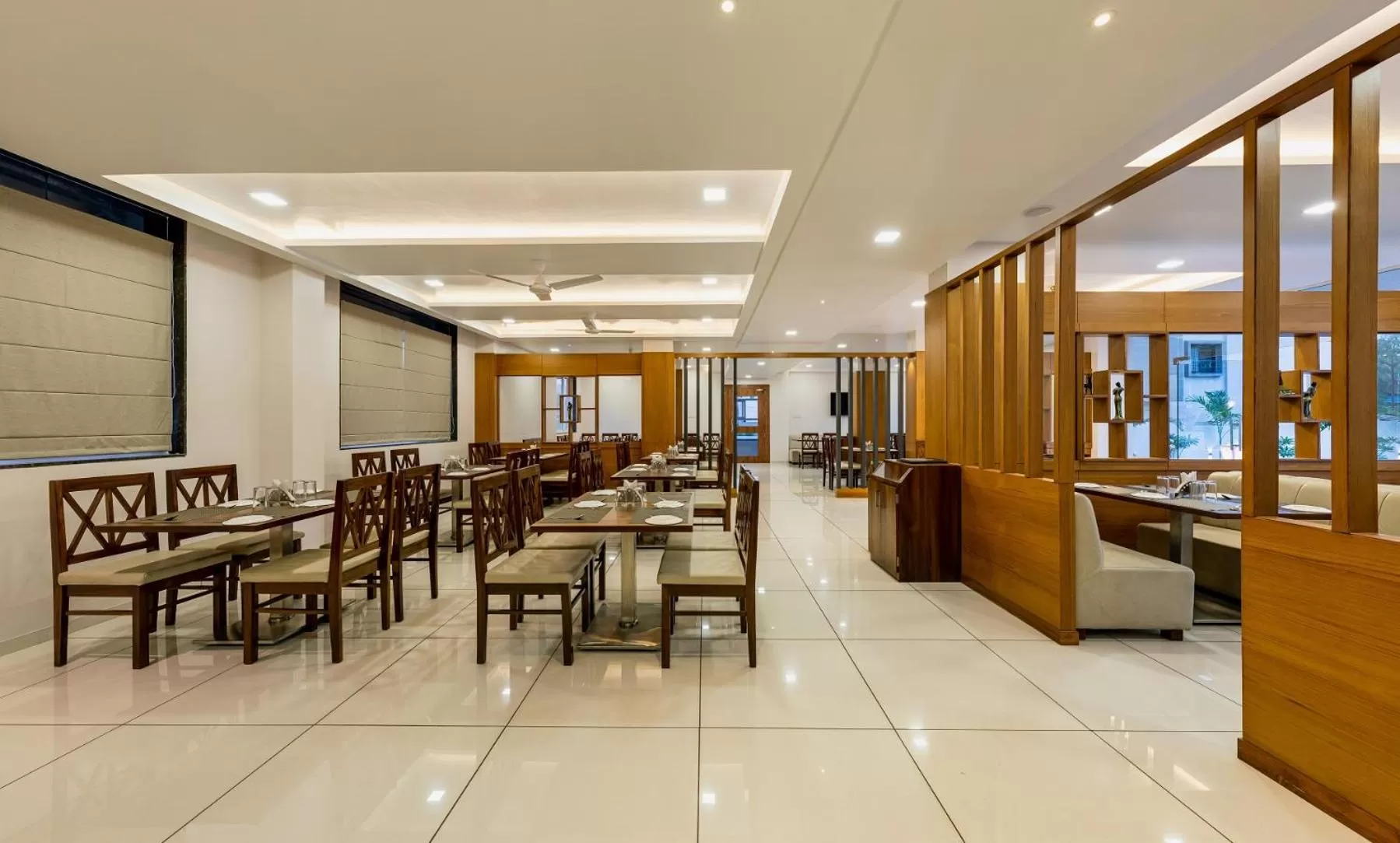 Restaurant/places to eat in Hotel Grand Indu, 3 Star Kolhapur