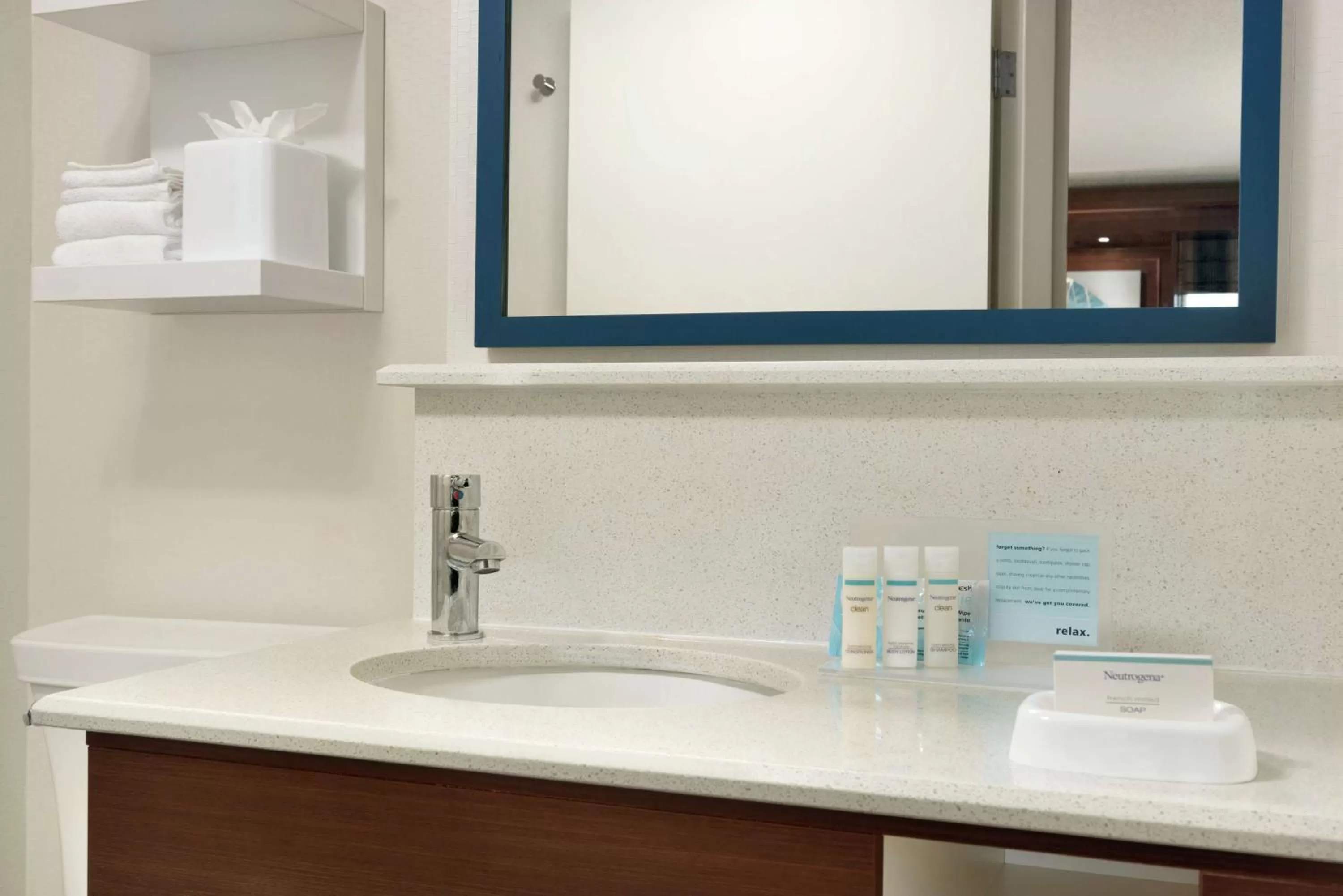 Photo of the whole room in Hampton Inn West Des Moines Lake Drive