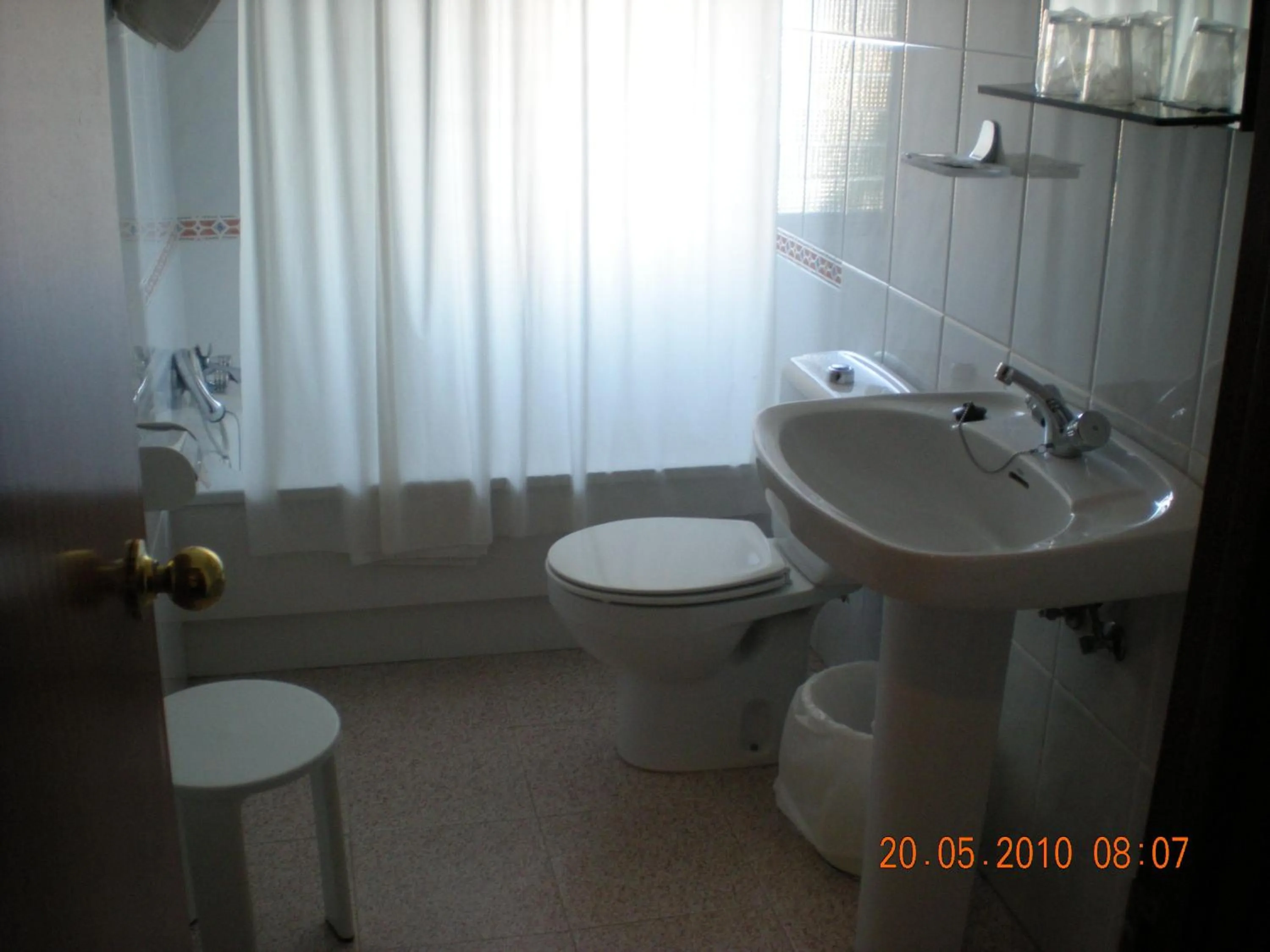 Toilet in Hotel Catalán Puerto Real