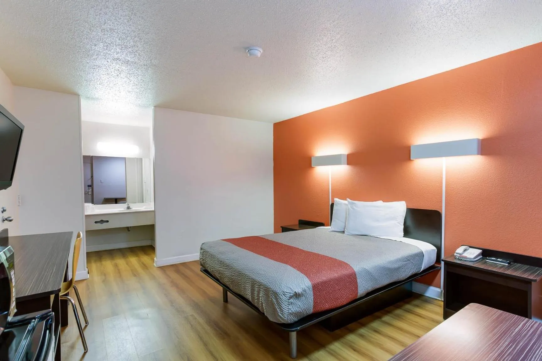 Bed in Studio 6 Gainesville, Fl