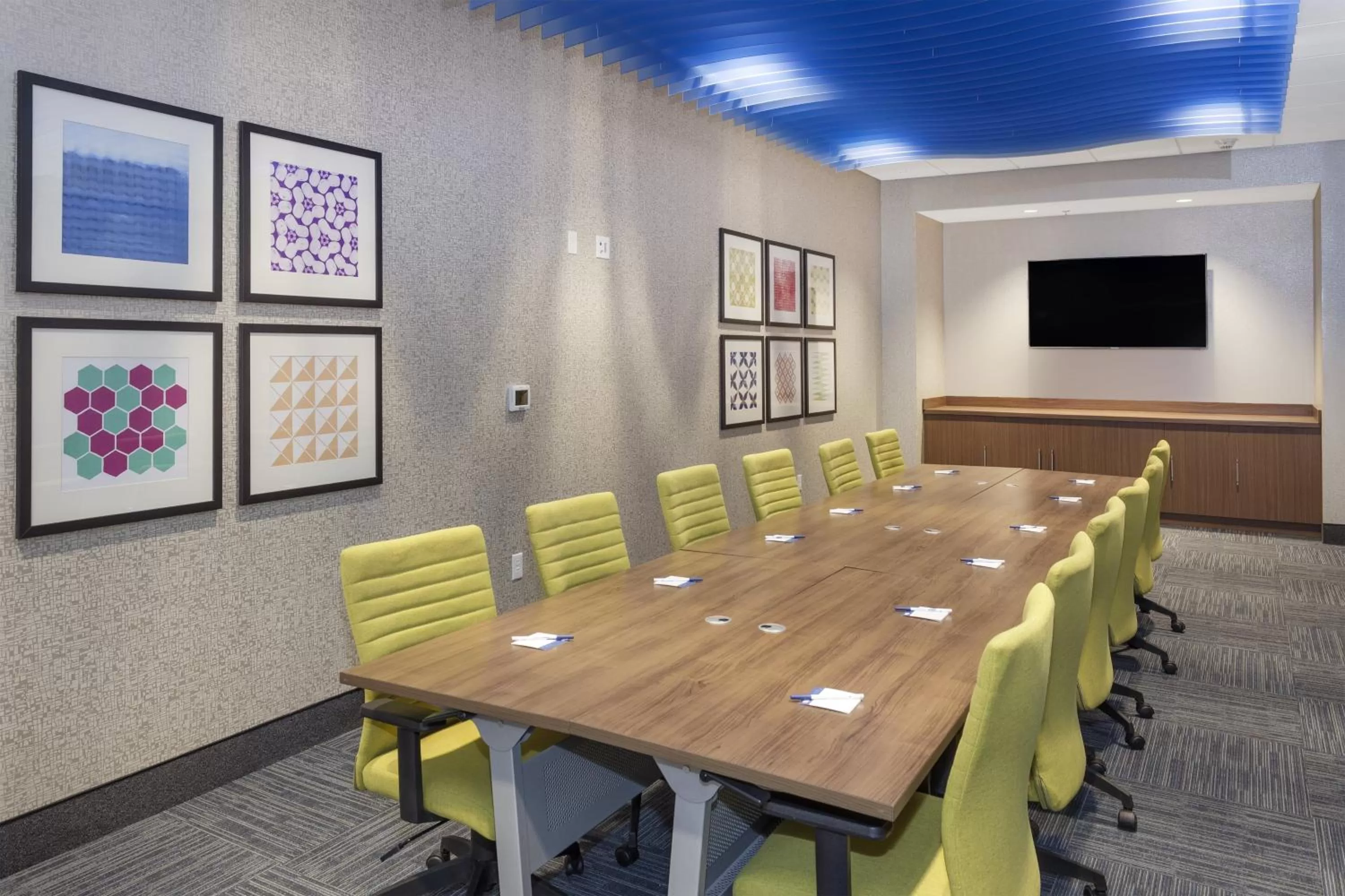 Meeting/conference room in Holiday Inn Express & Suites - Hudson I-94 by IHG