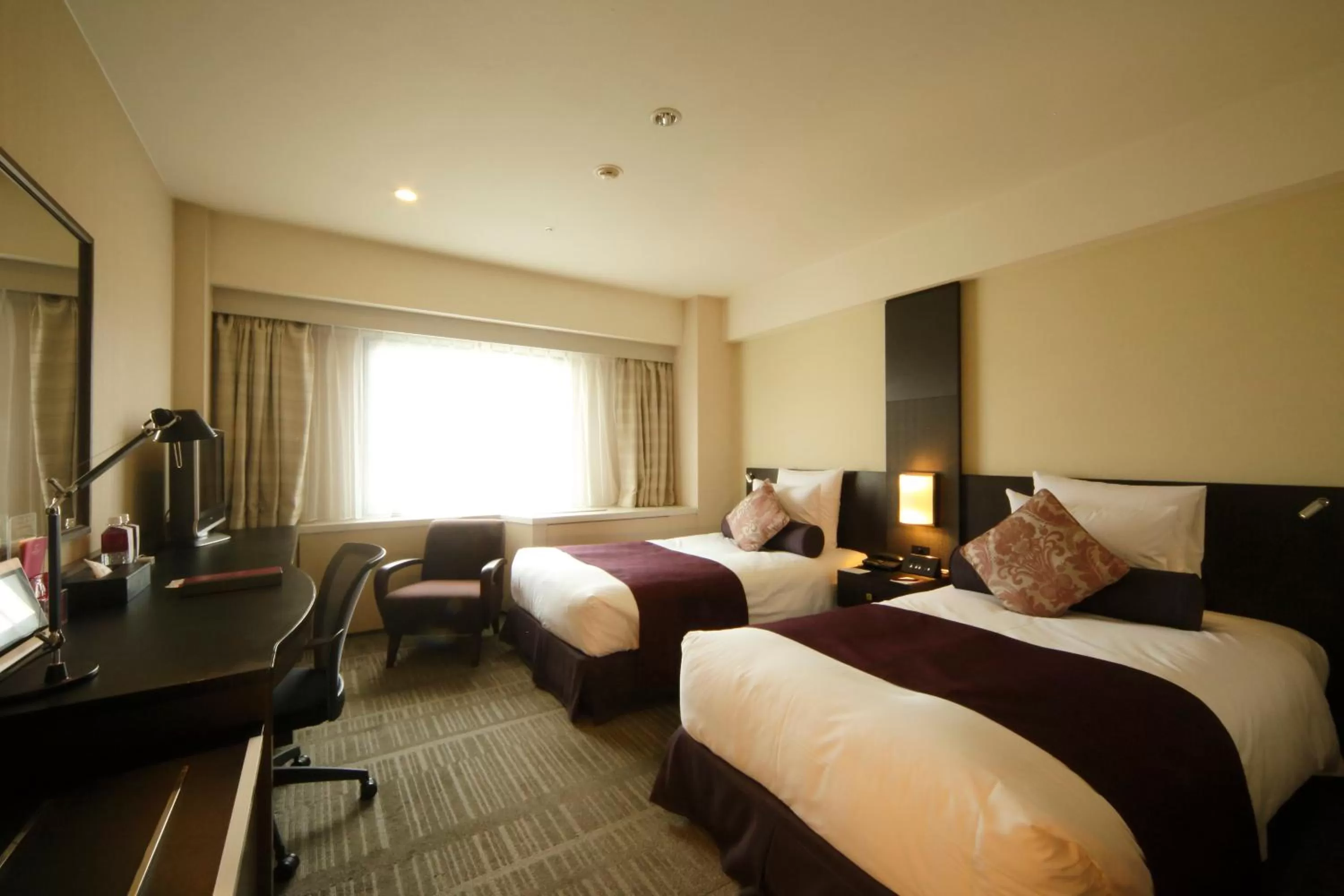 Standard Club Twin Room - Smoking in ANA Crowne Plaza Fukuoka by IHG