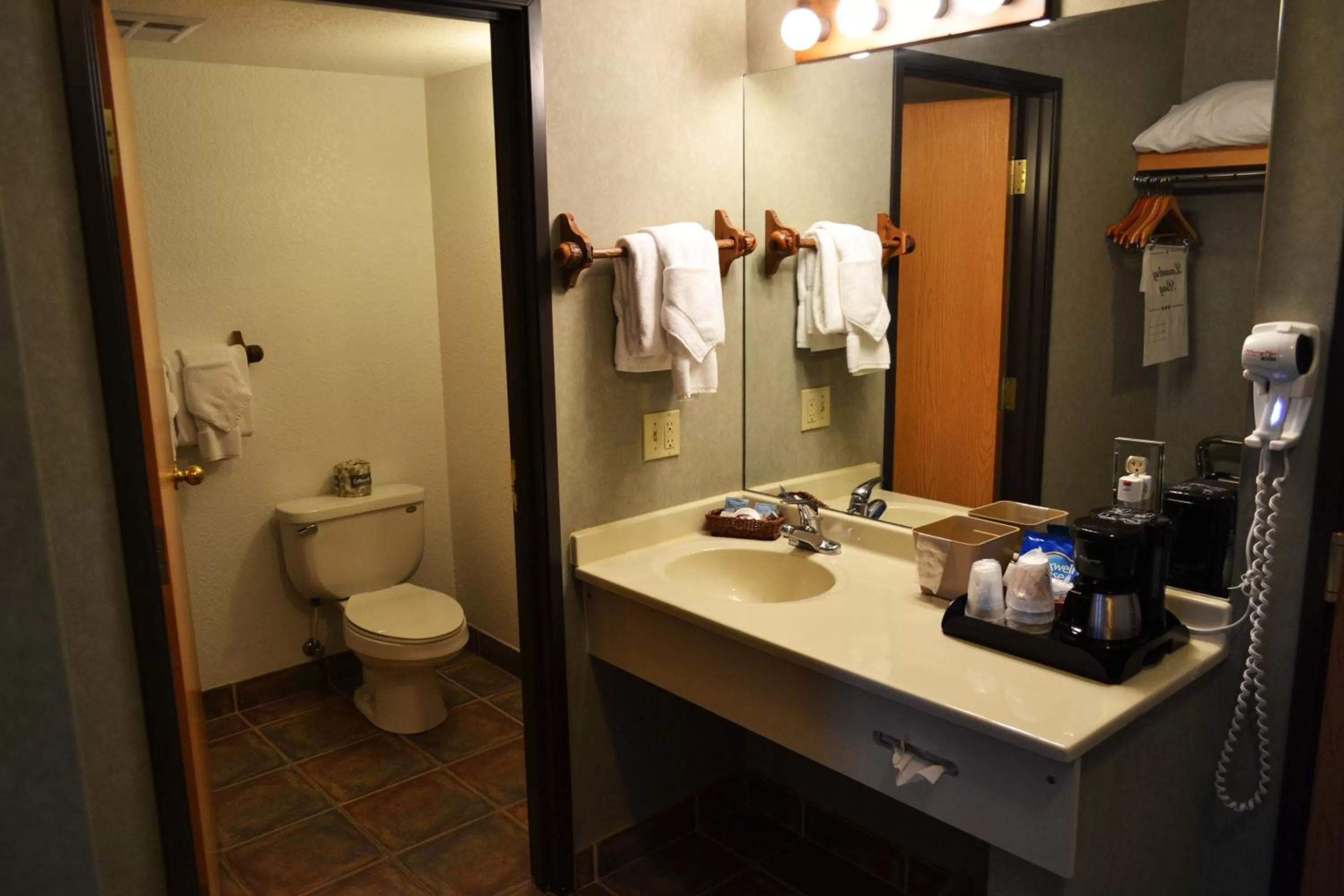 Toilet in Crooked River Lodge