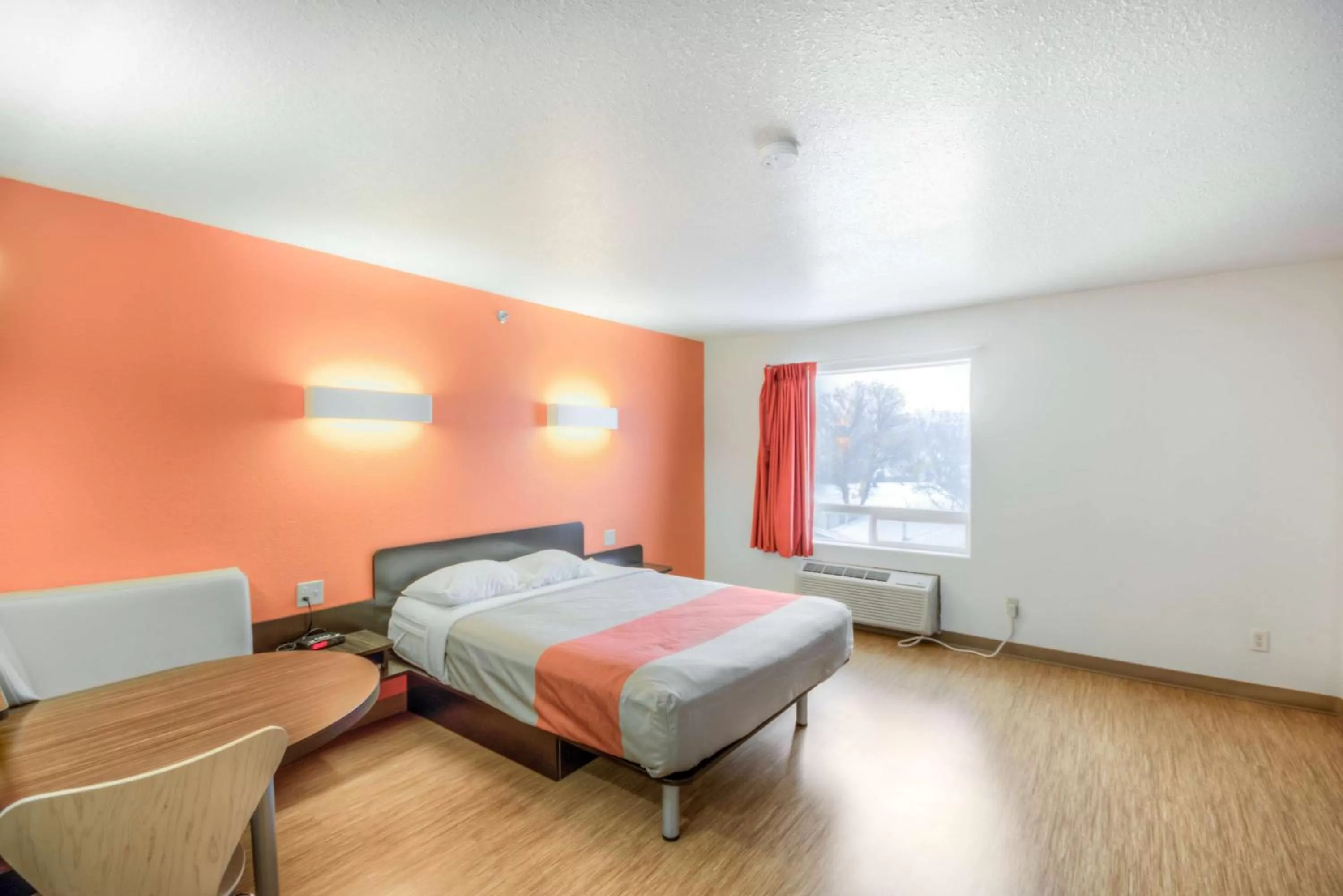 Photo of the whole room, Bed in Motel 6-Regina, SK