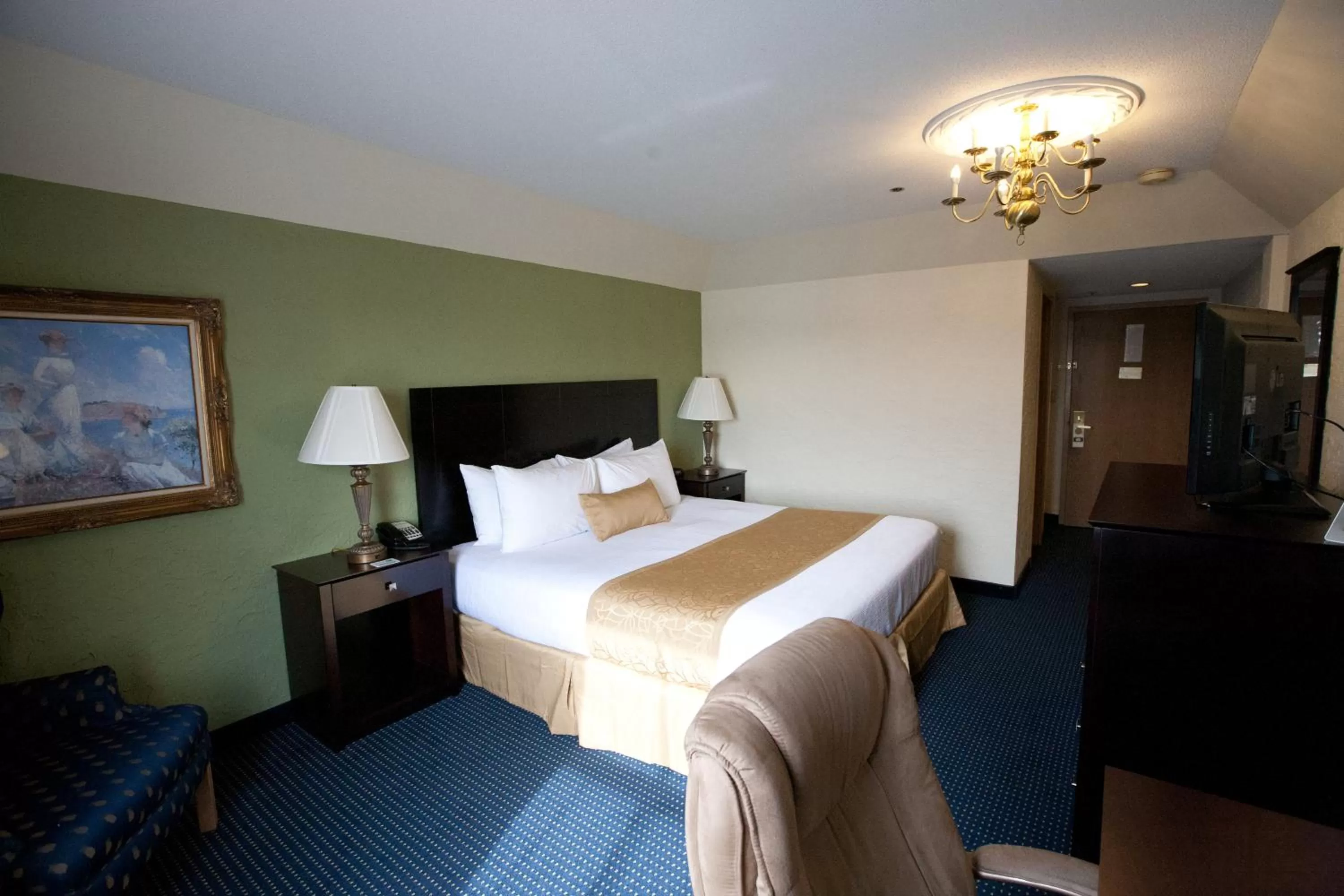 Bed in Chateau Hotel and Conference Center