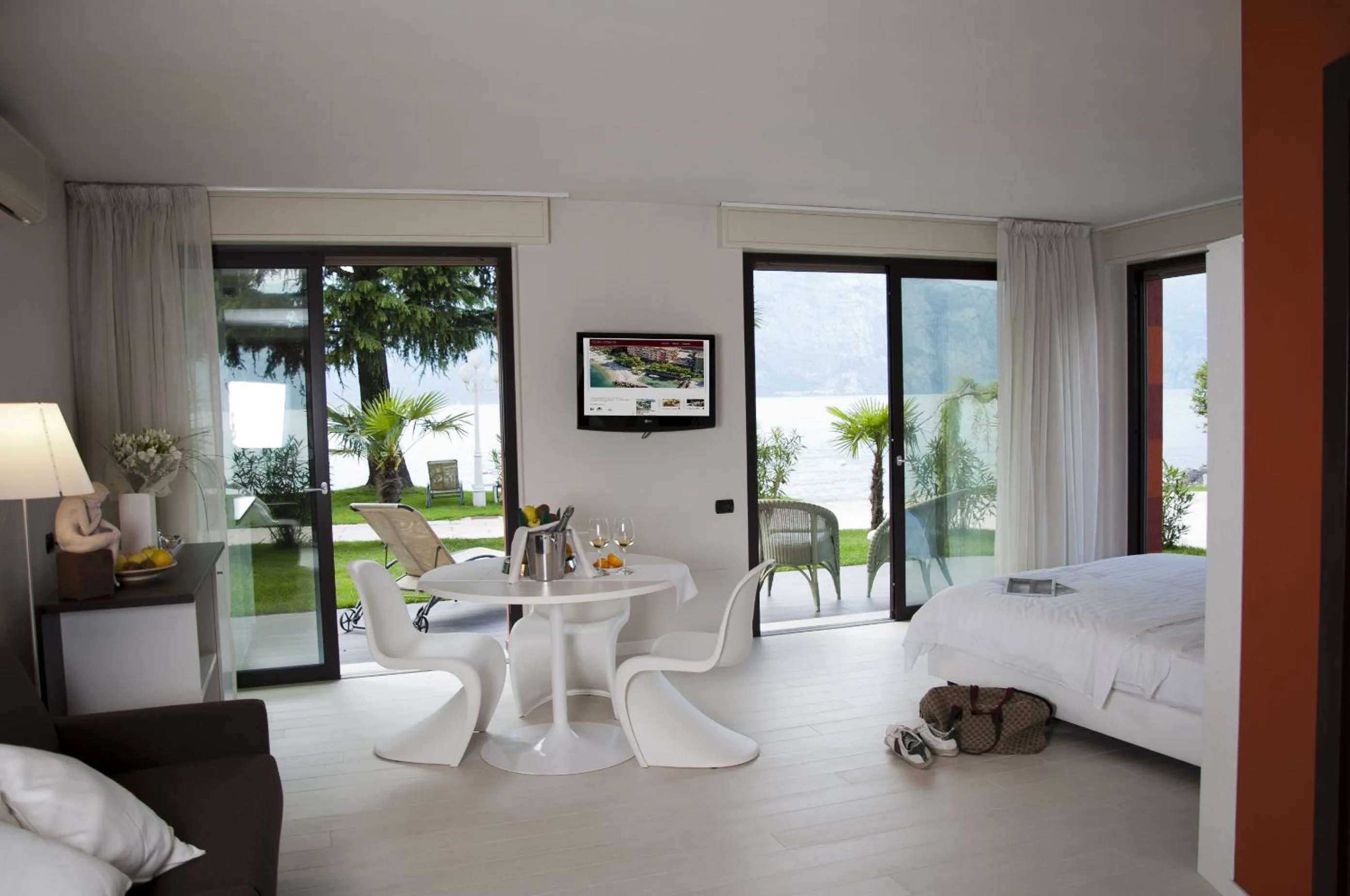 Photo of the whole room, Bed in Hotel Du Lac - Relax Attitude Hotel