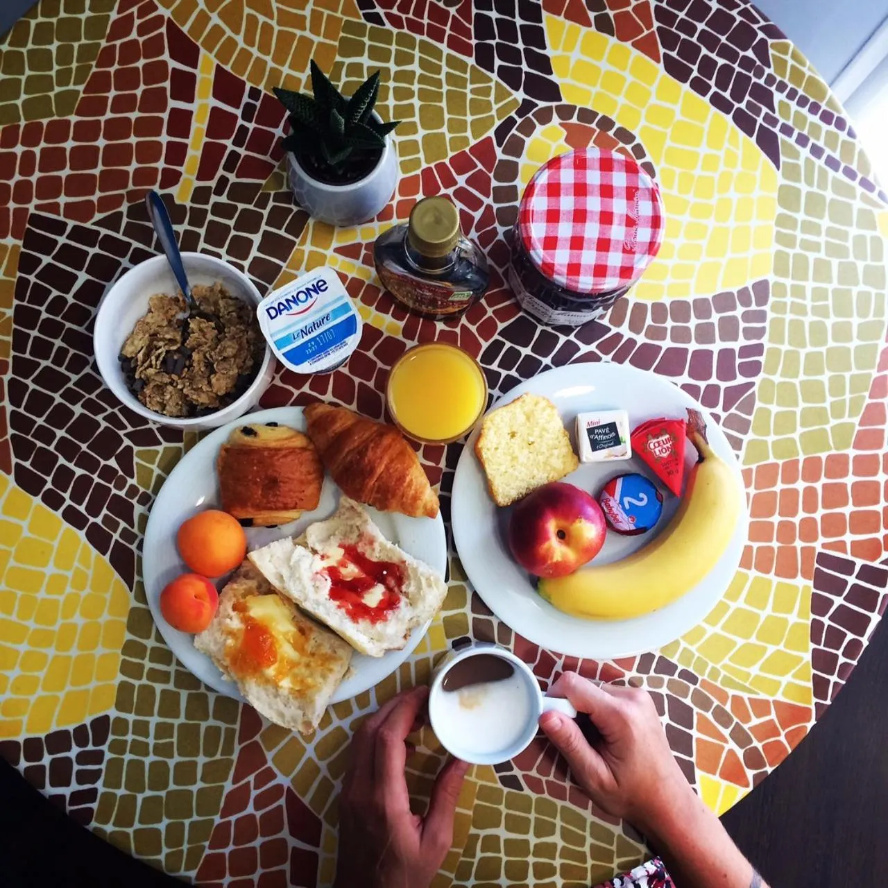 Food and drinks in Hotel Grand Cap Rooftop Pool