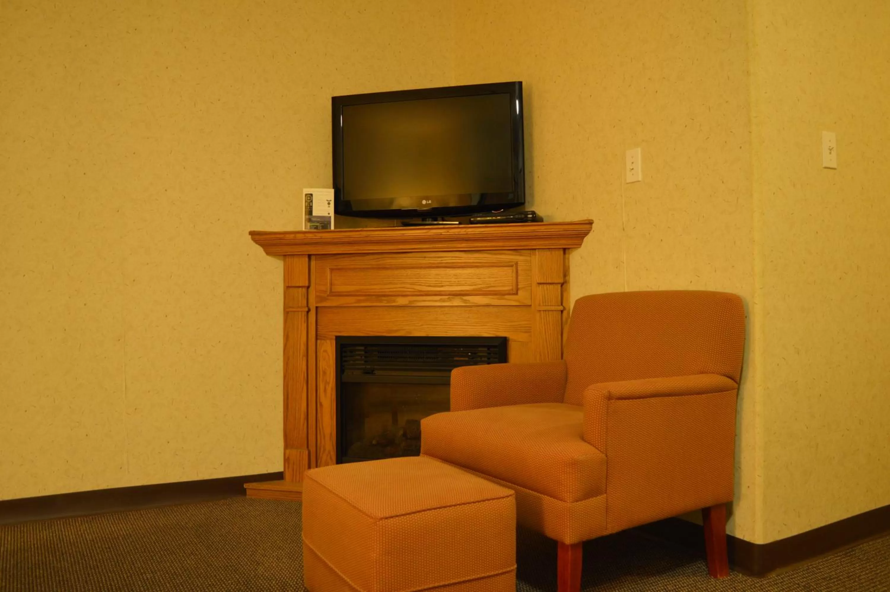 Photo of the whole room in Super 8 by Wyndham Grande Prairie