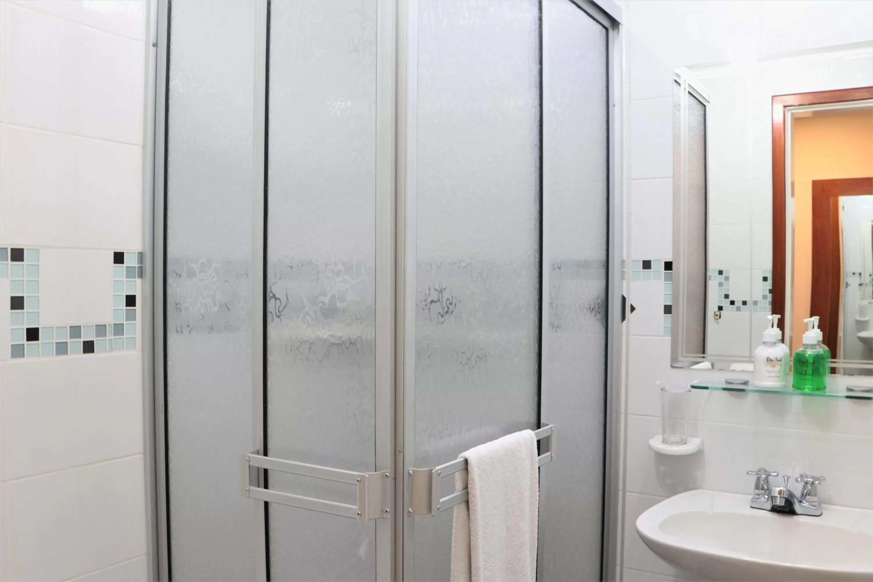 Shower in Hotel Don Saul