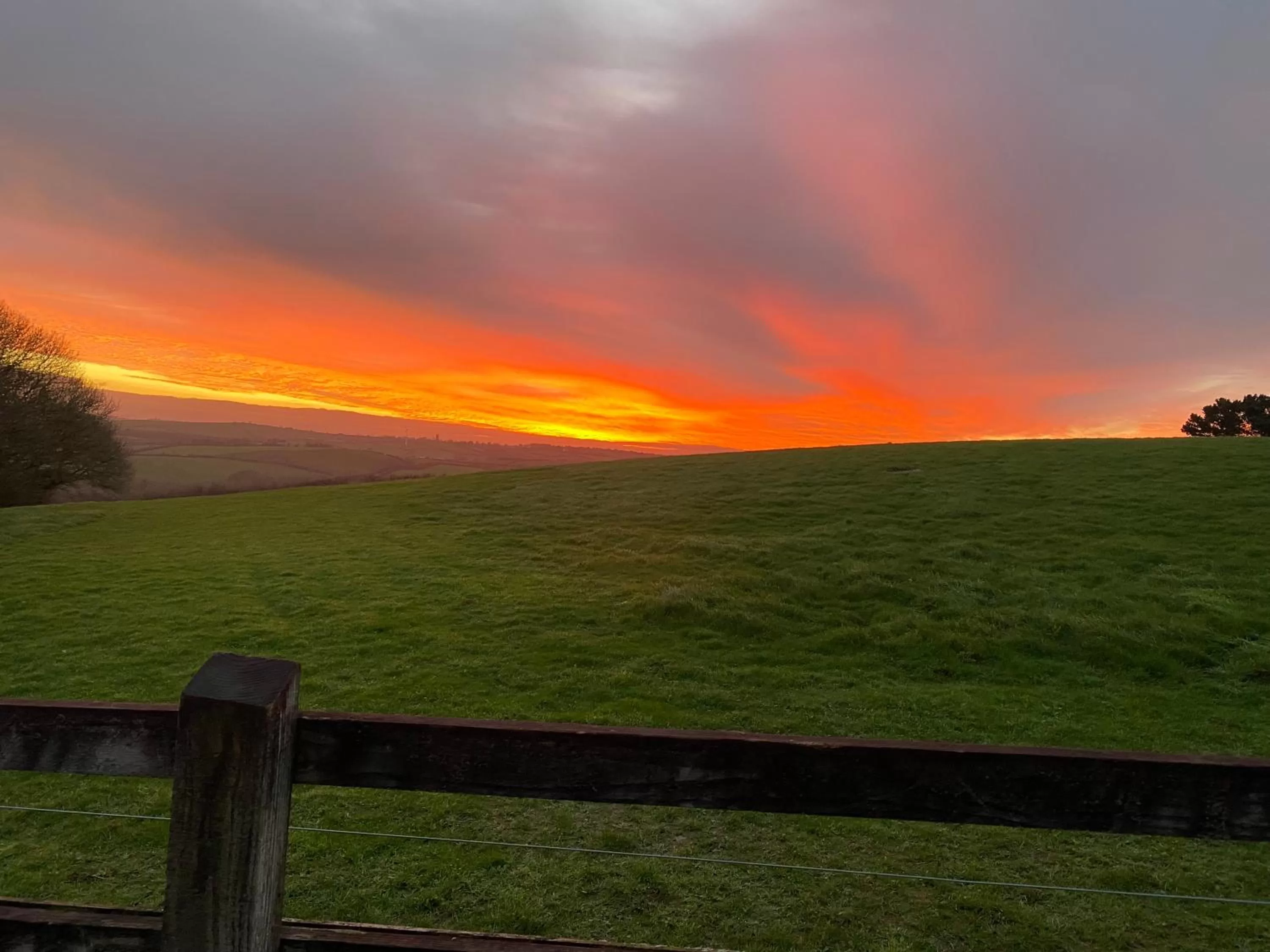 Sunrise/Sunset in Toppesfield House B&B