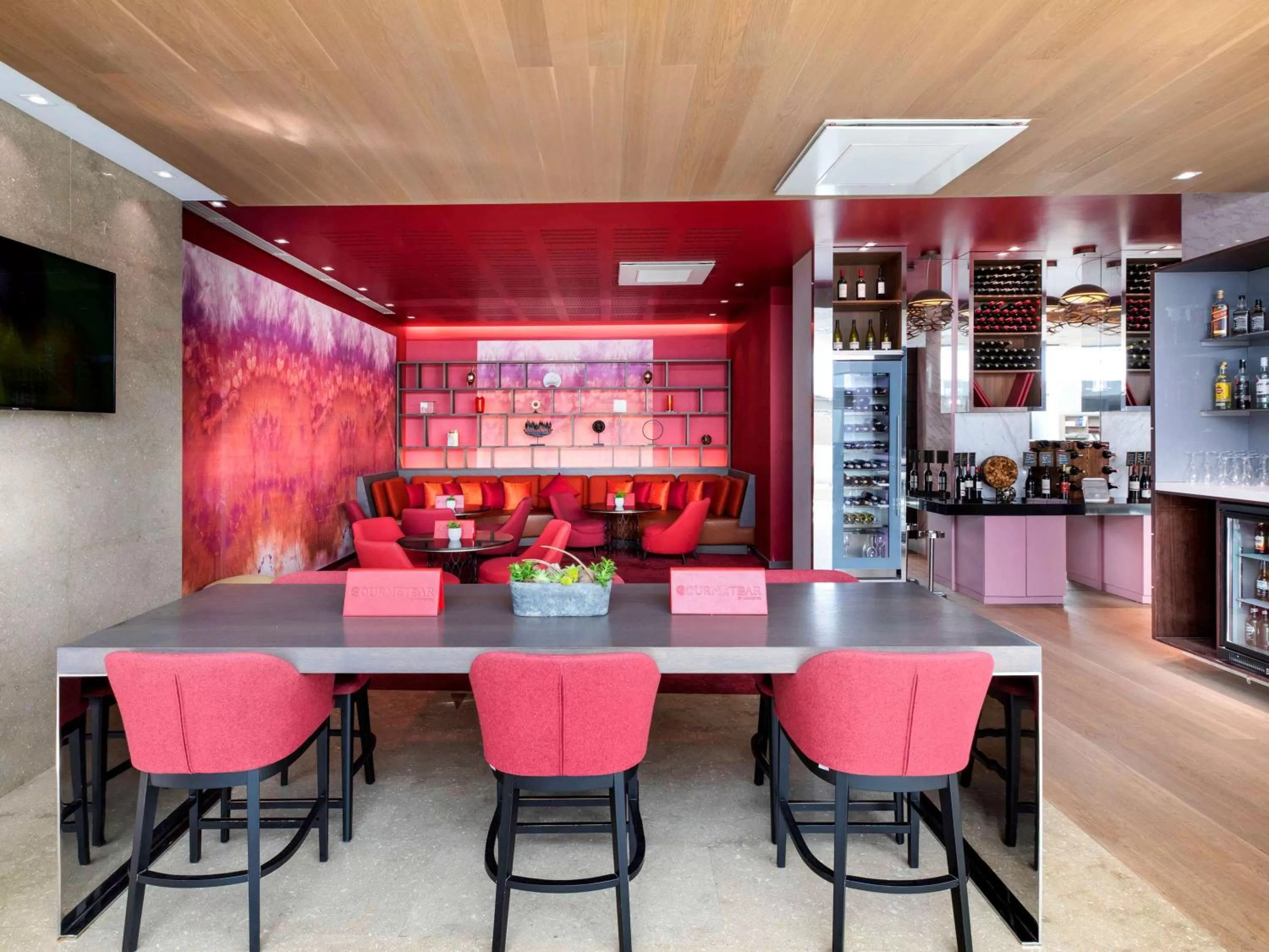 Restaurant/places to eat in Novotel Istanbul Bosphorus Hotel