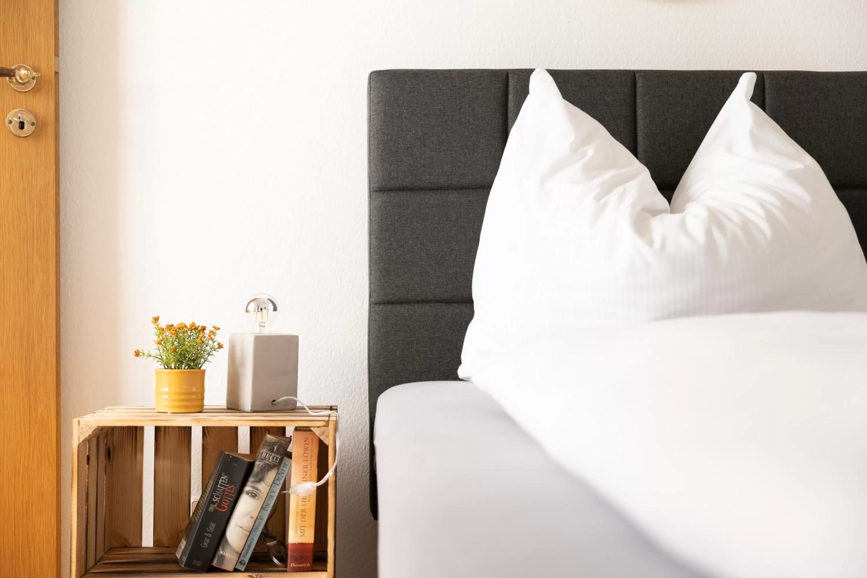 Bed in Apartments an der Oper - Innenstadt - Zentral - Küche - Wifi - Powered by Ko-Living